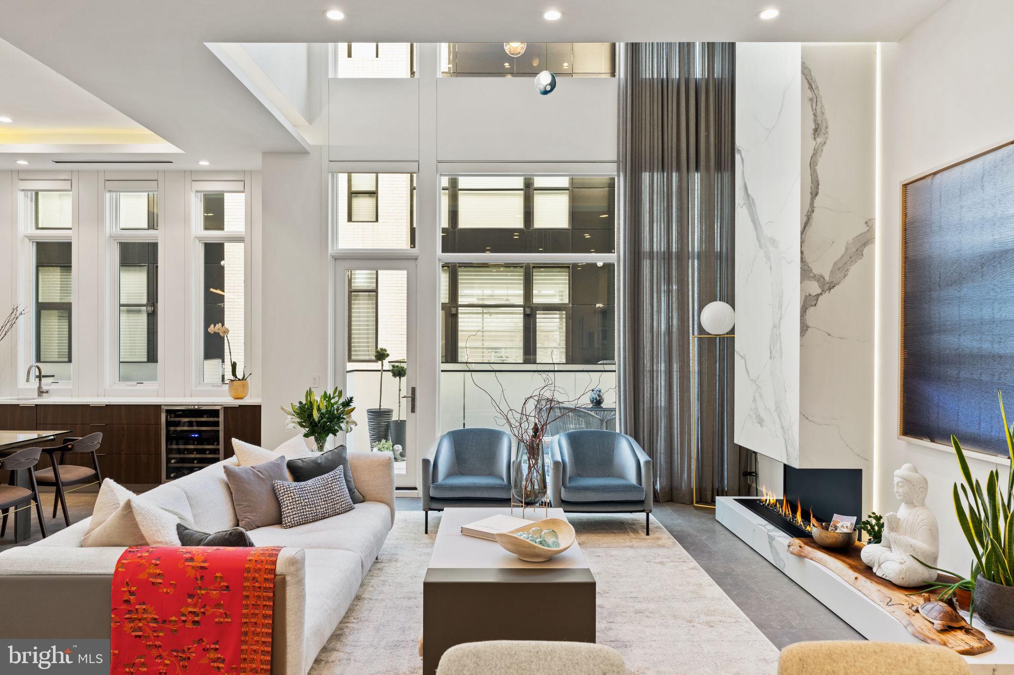 LOGAN SQUARE - Residential