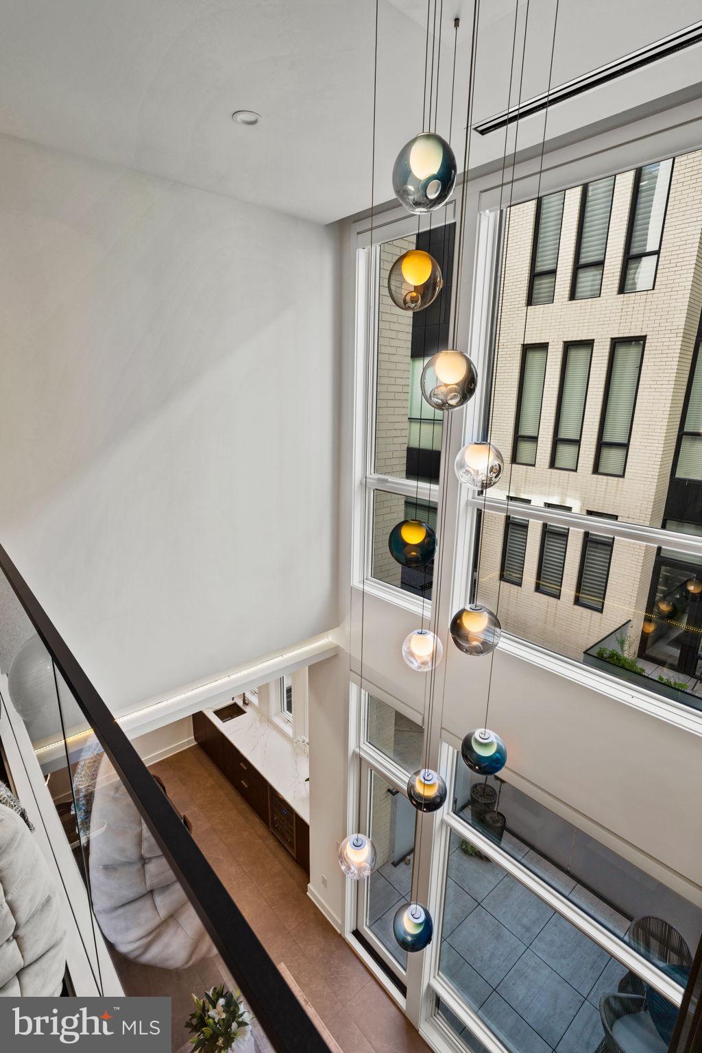 LOGAN SQUARE - Residential