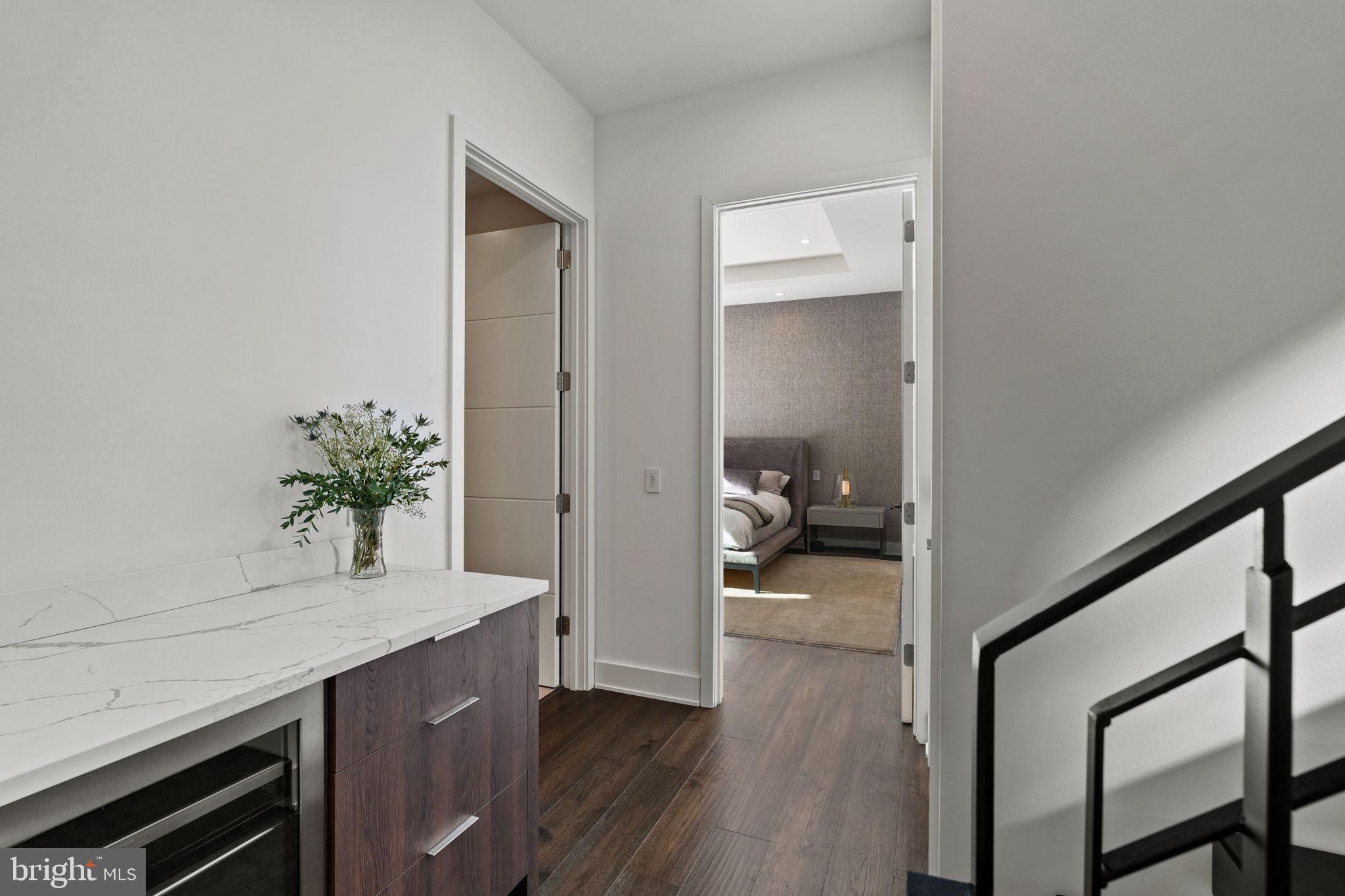 LOGAN SQUARE - Residential