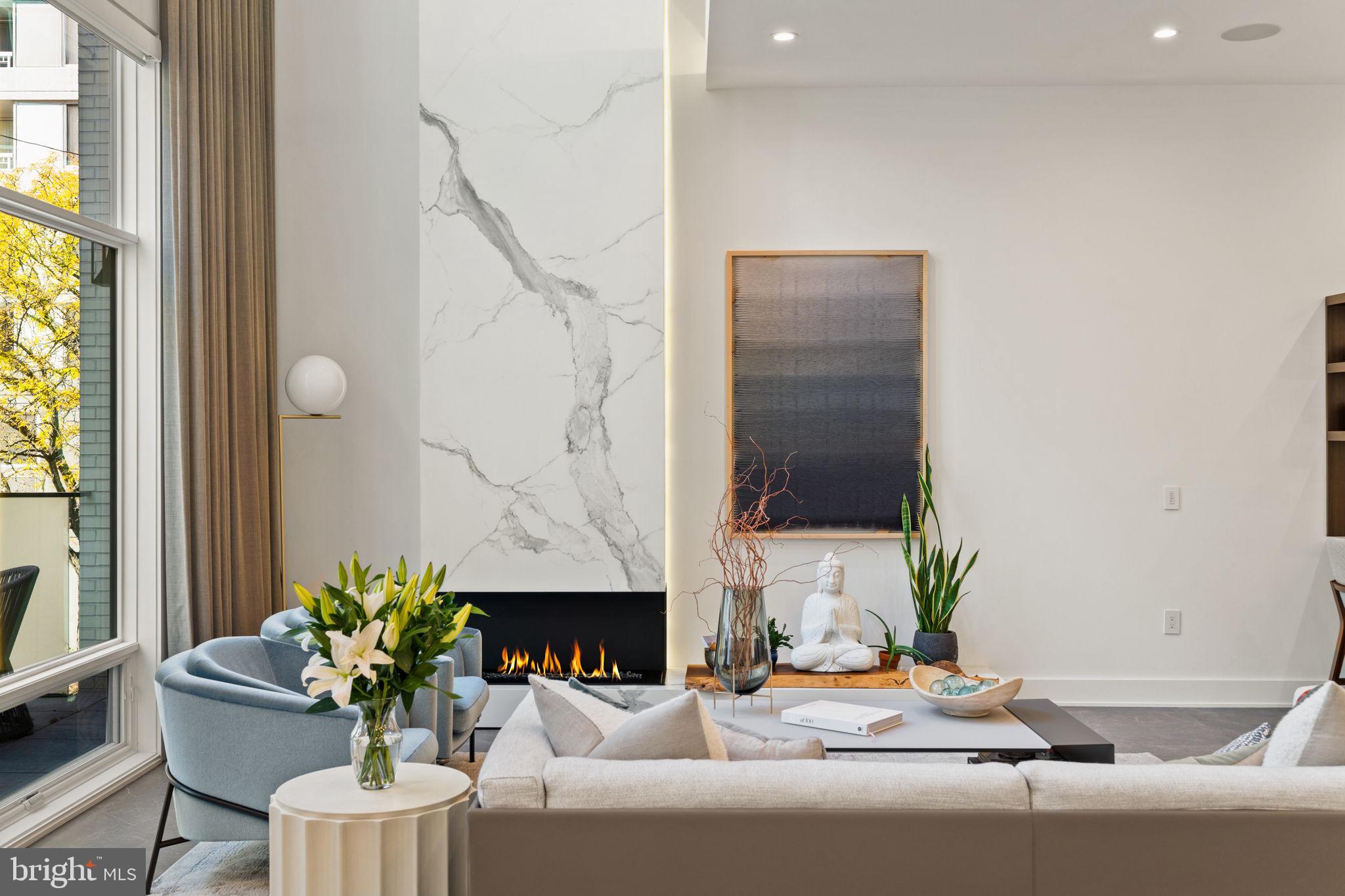 LOGAN SQUARE - Residential