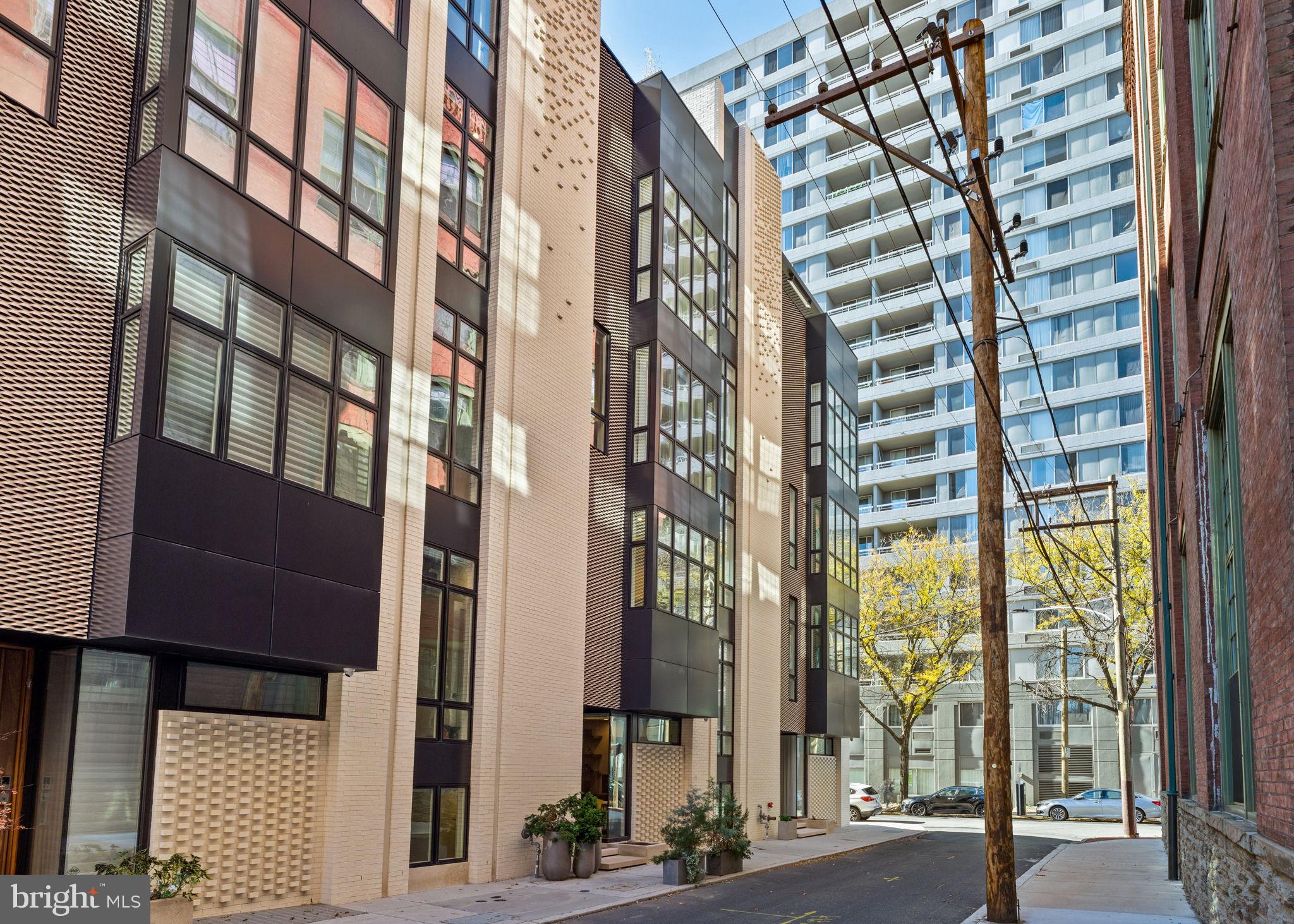 LOGAN SQUARE - Residential