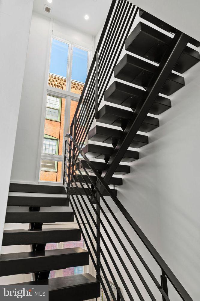 LOGAN SQUARE - Residential