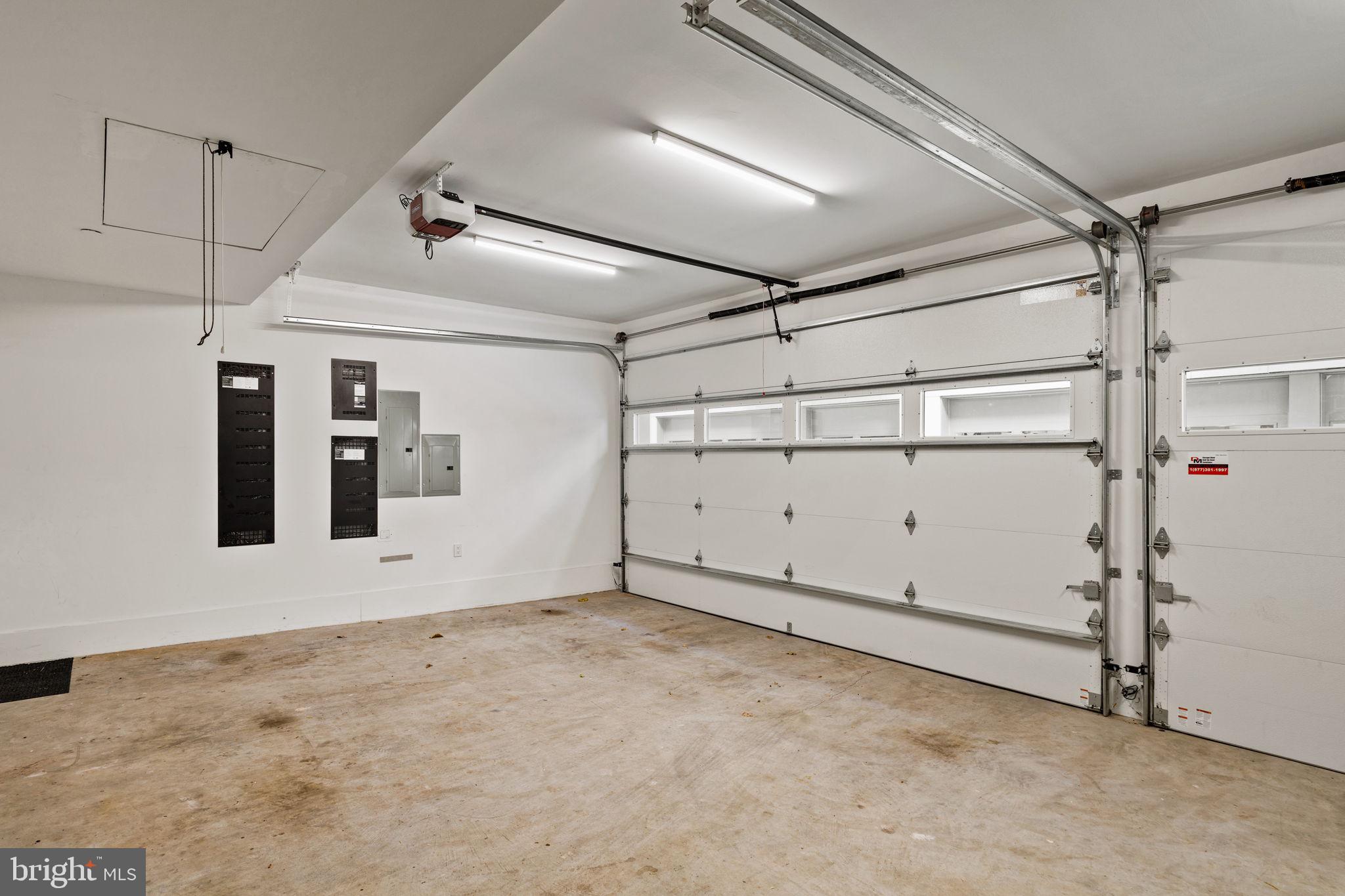 LOGAN SQUARE - Residential