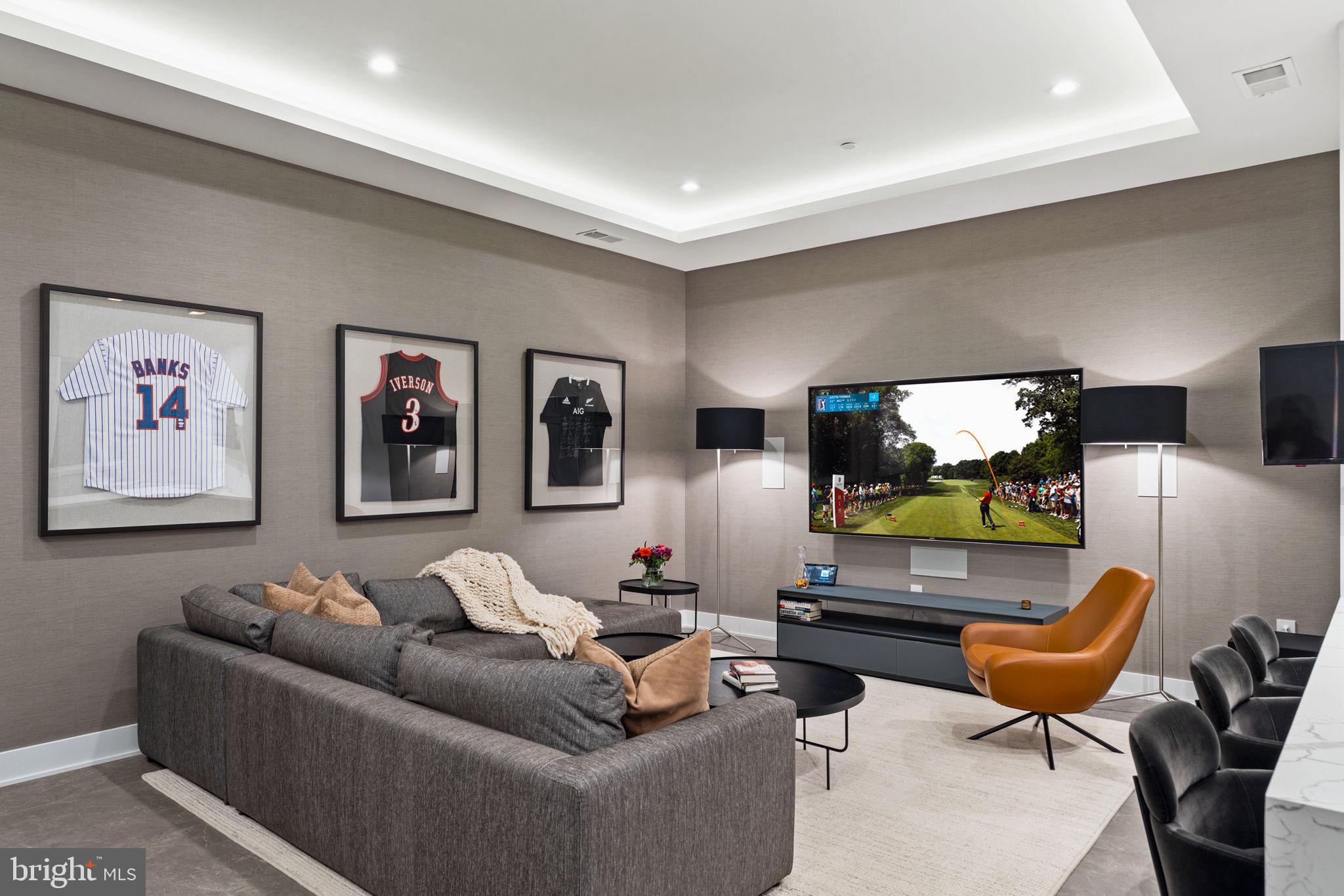 LOGAN SQUARE - Residential