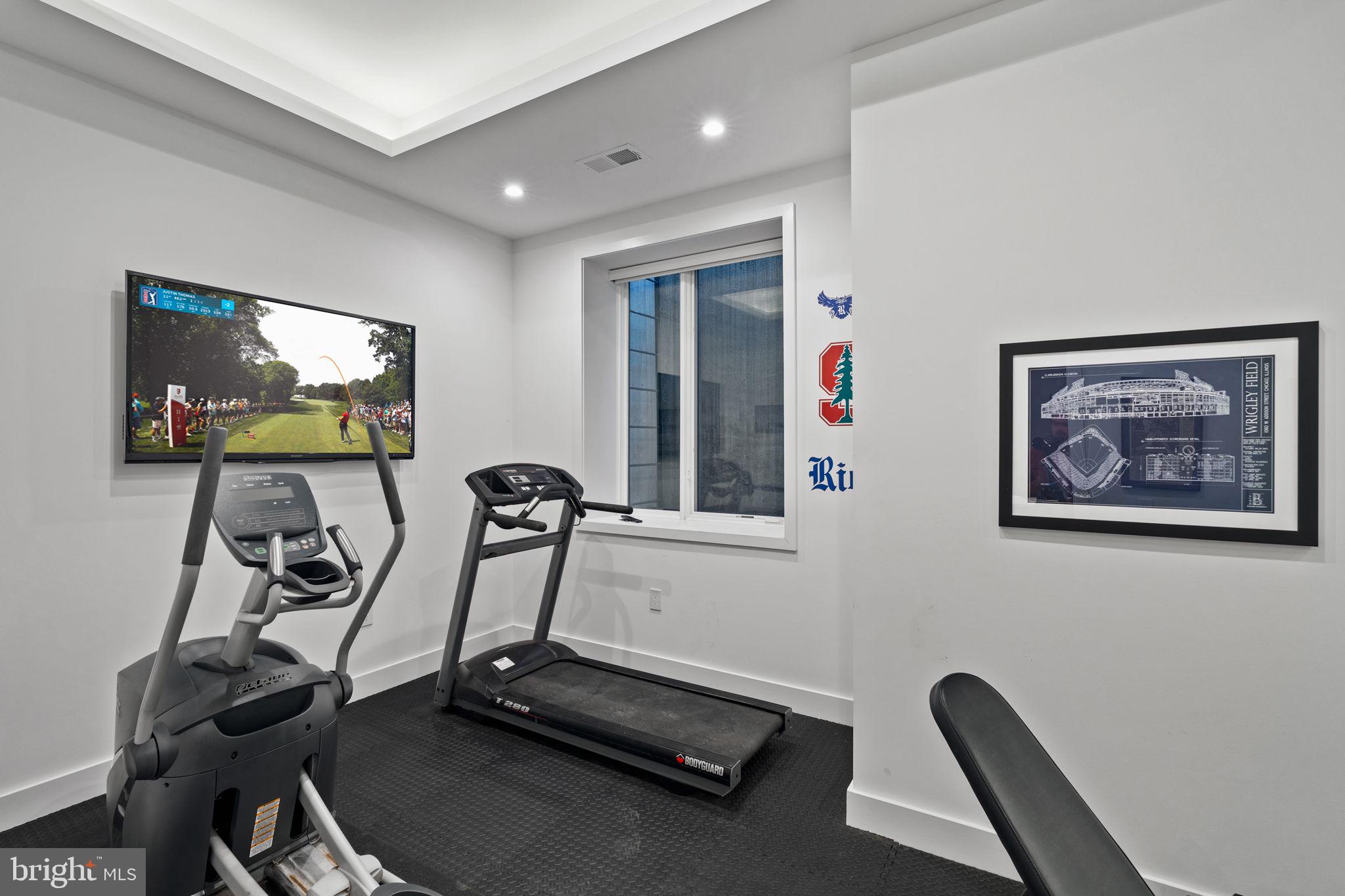 LOGAN SQUARE - Residential