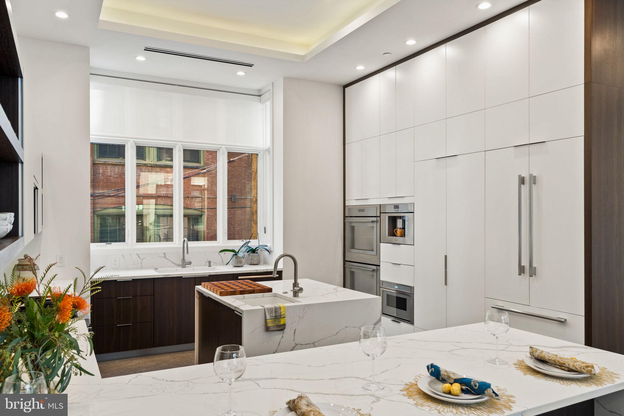 LOGAN SQUARE - Residential