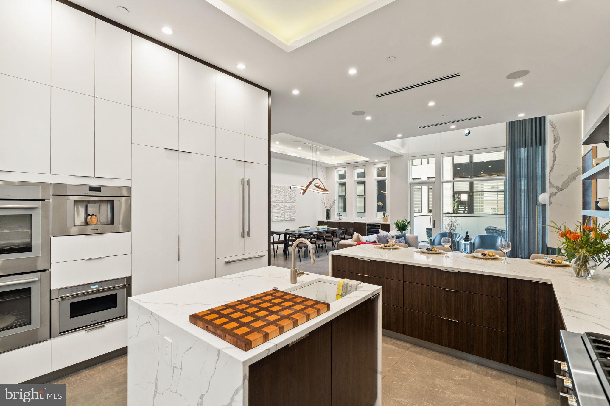 LOGAN SQUARE - Residential