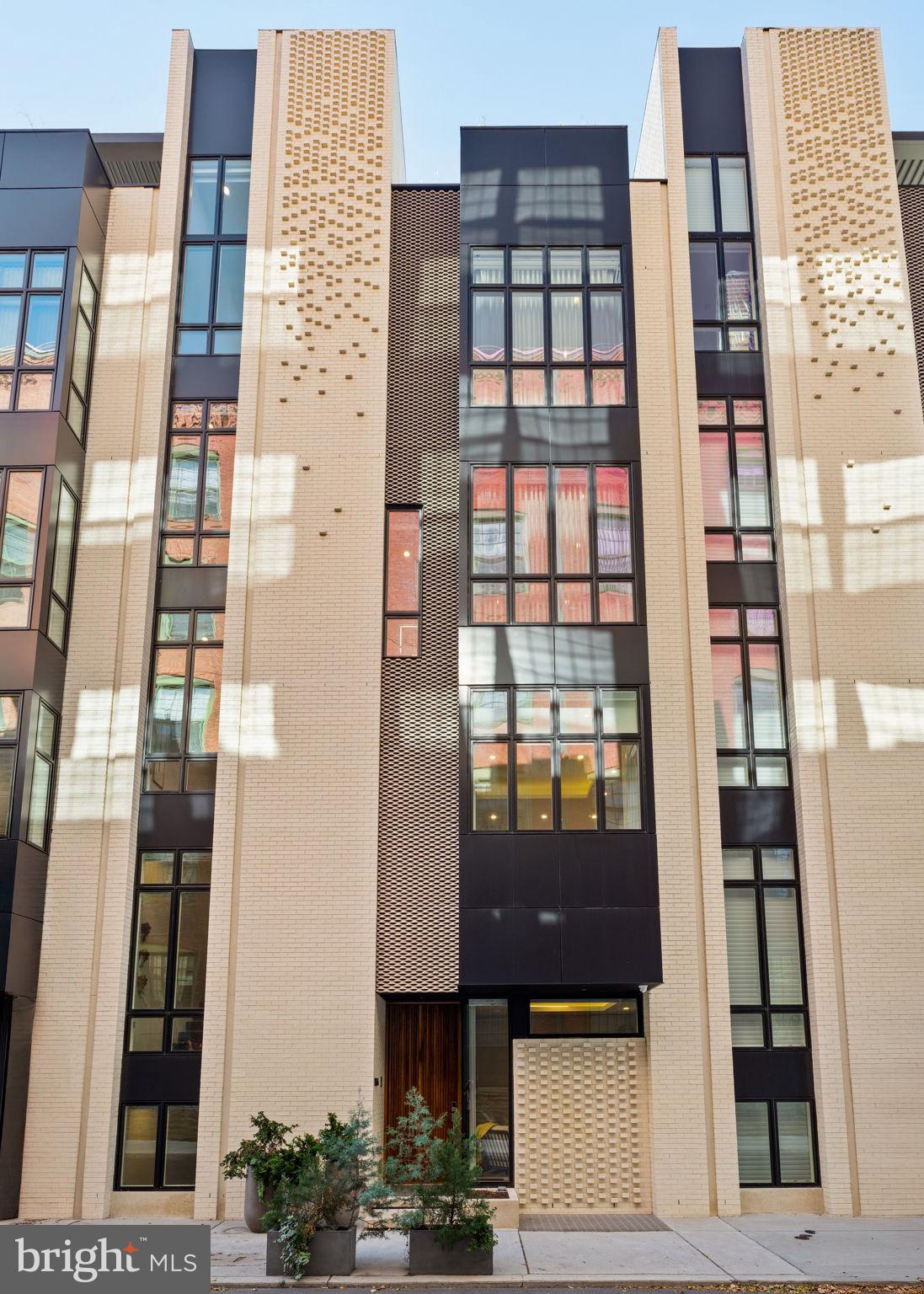 LOGAN SQUARE - Residential