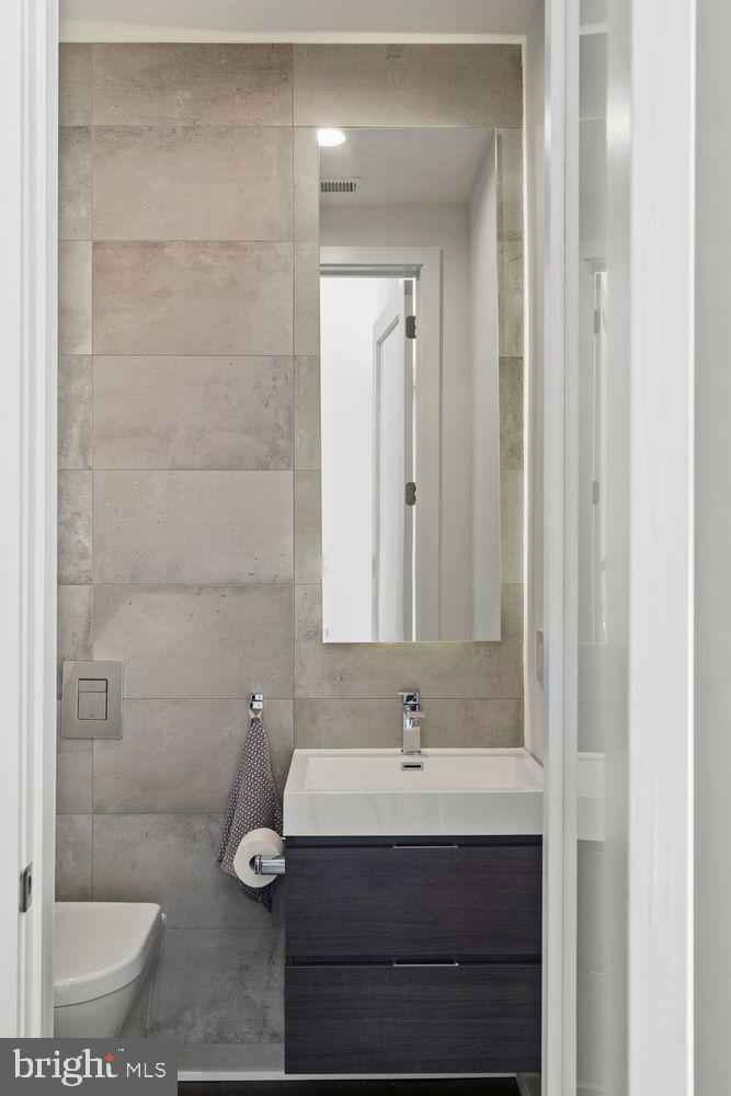 LOGAN SQUARE - Residential