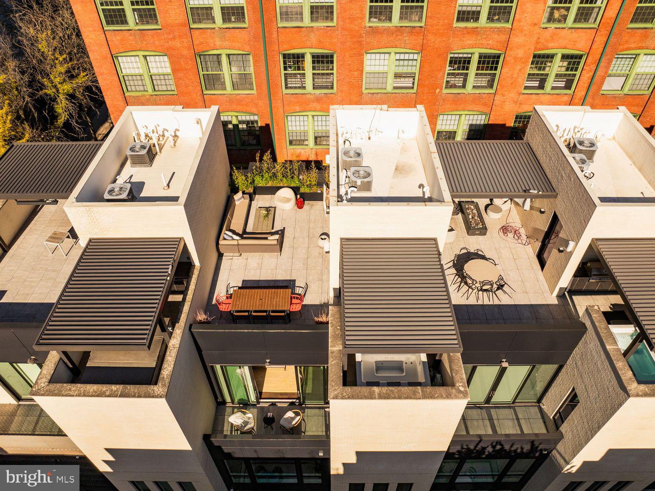 LOGAN SQUARE - Residential