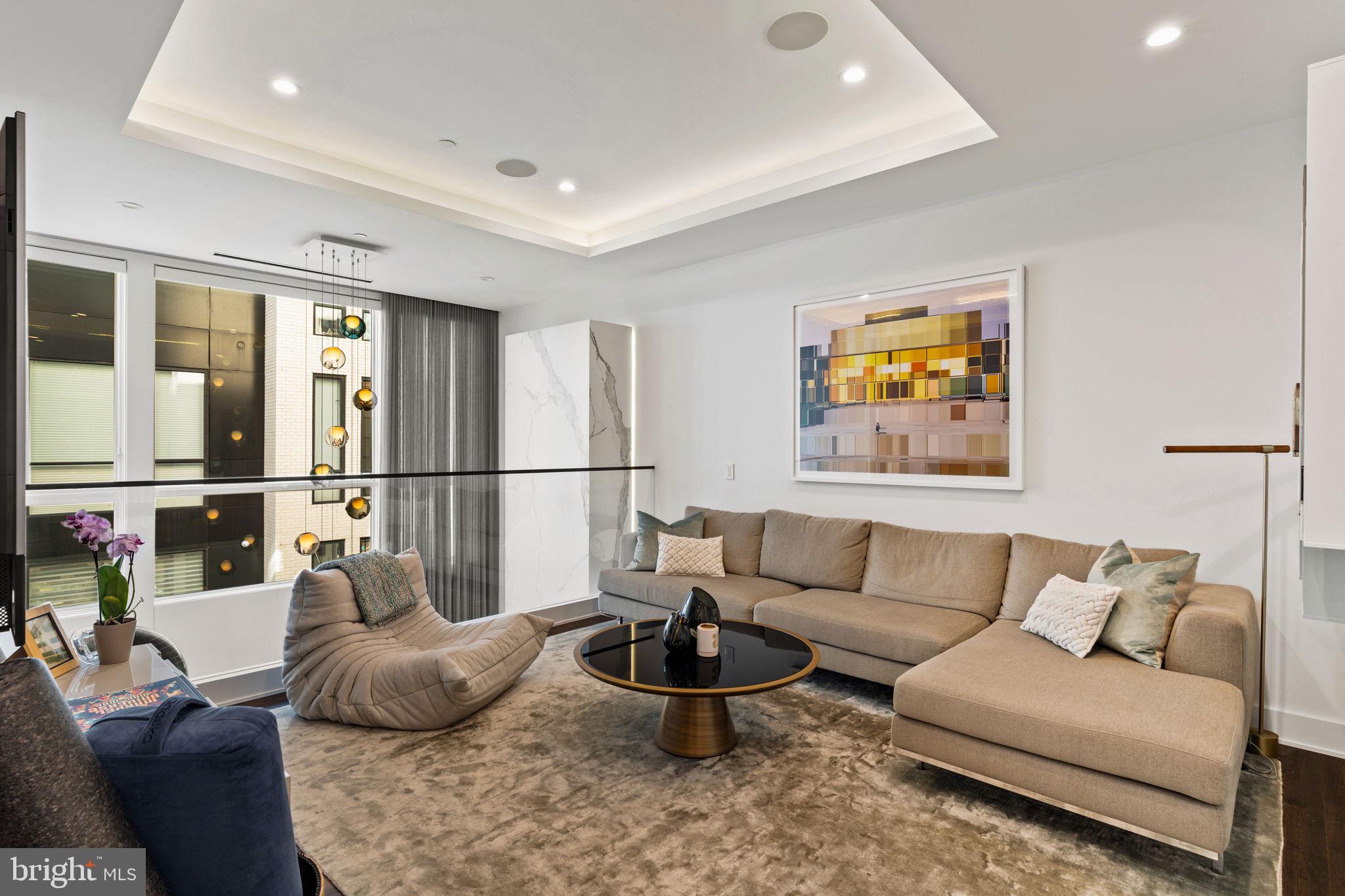 LOGAN SQUARE - Residential