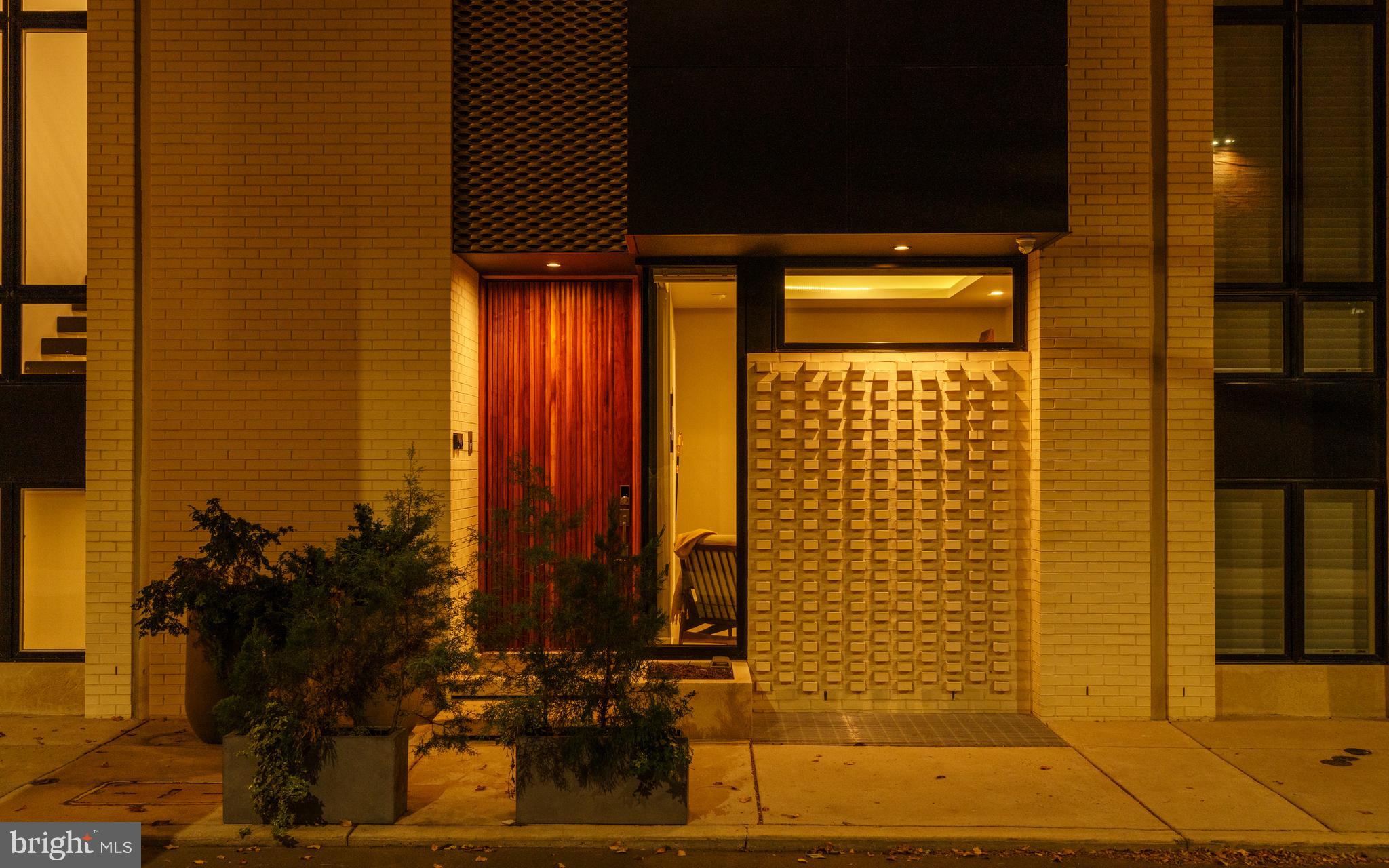 LOGAN SQUARE - Residential