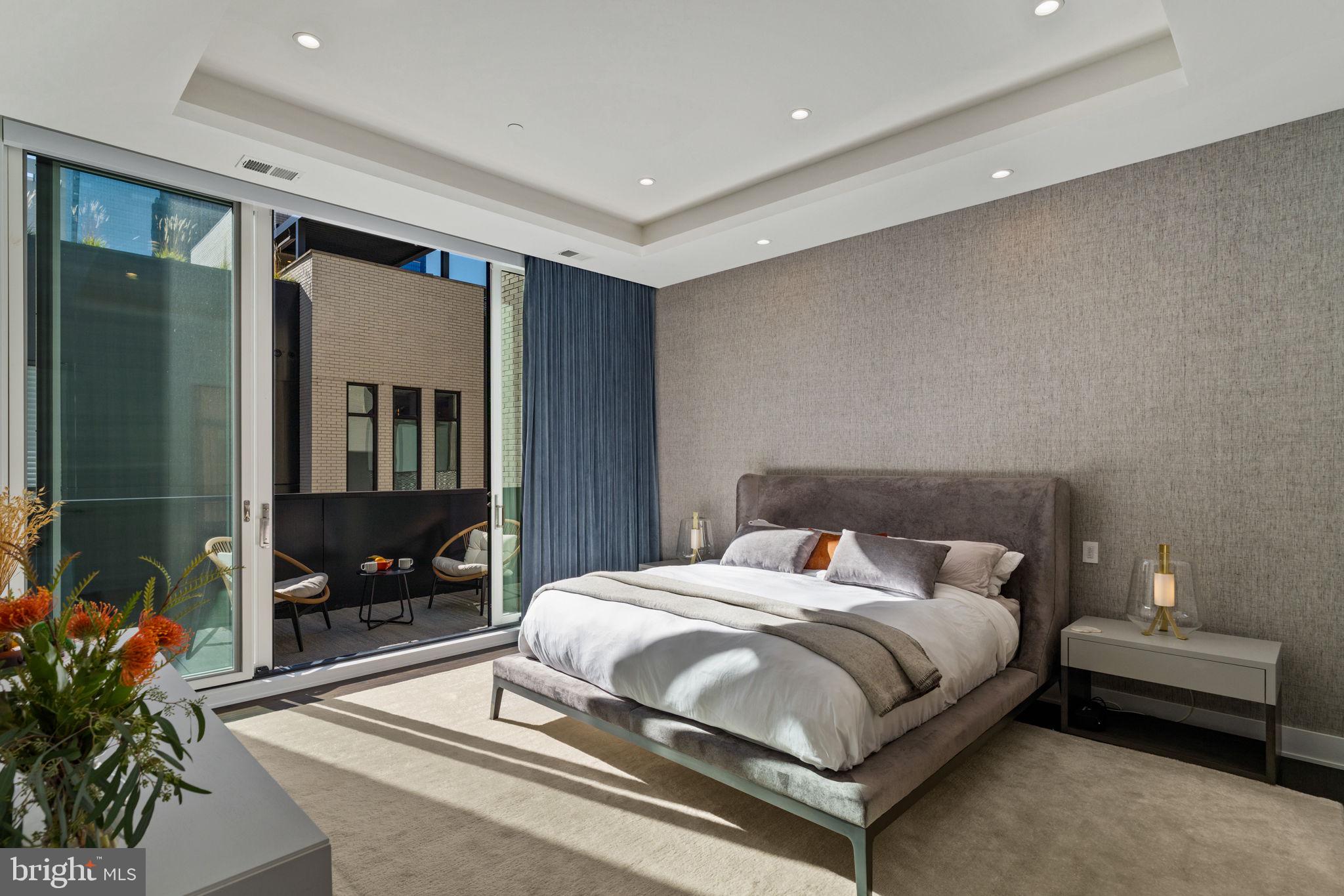 LOGAN SQUARE - Residential