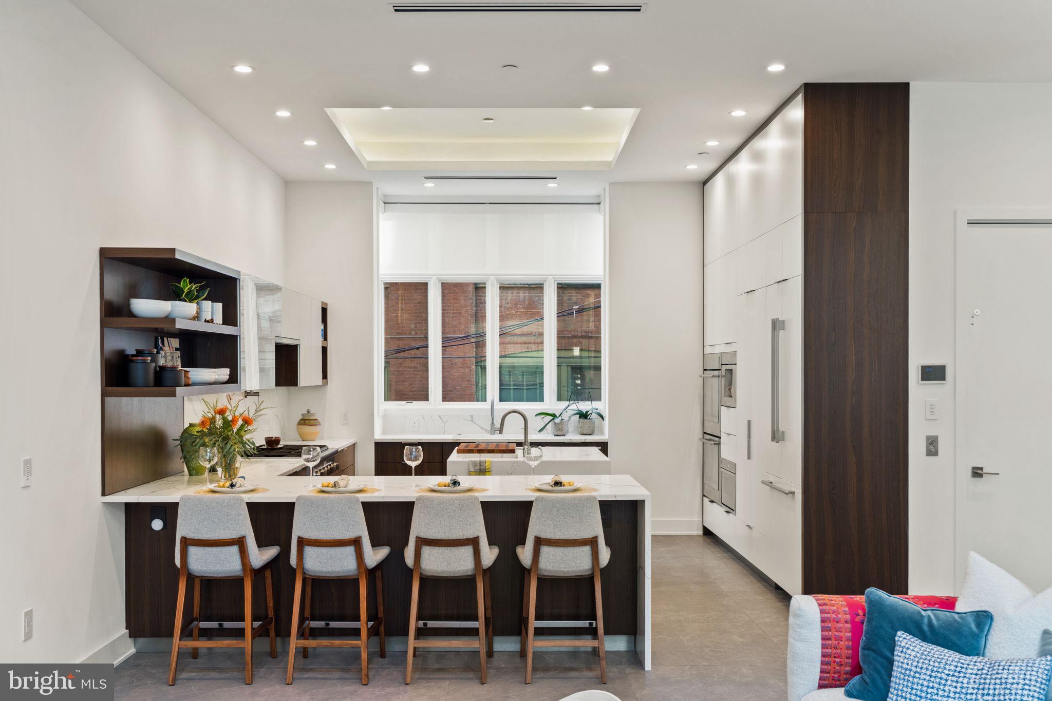 LOGAN SQUARE - Residential