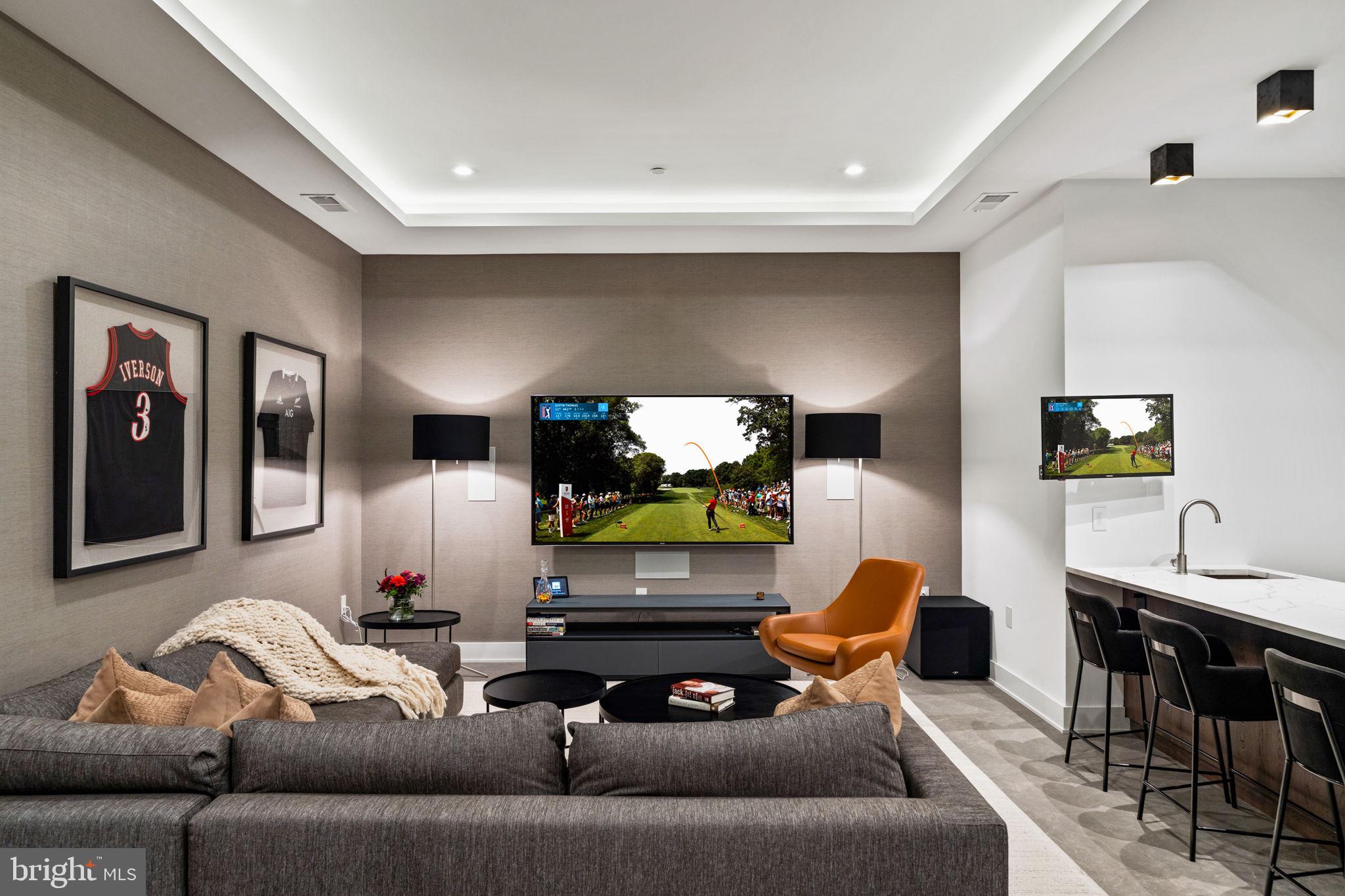 LOGAN SQUARE - Residential