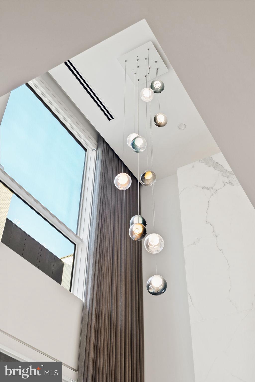 LOGAN SQUARE - Residential