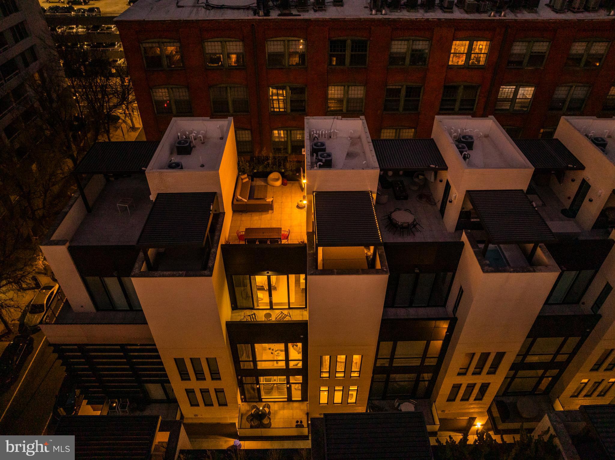 LOGAN SQUARE - Residential