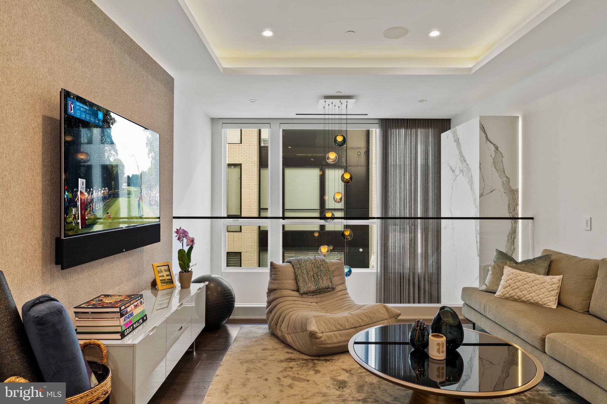 LOGAN SQUARE - Residential