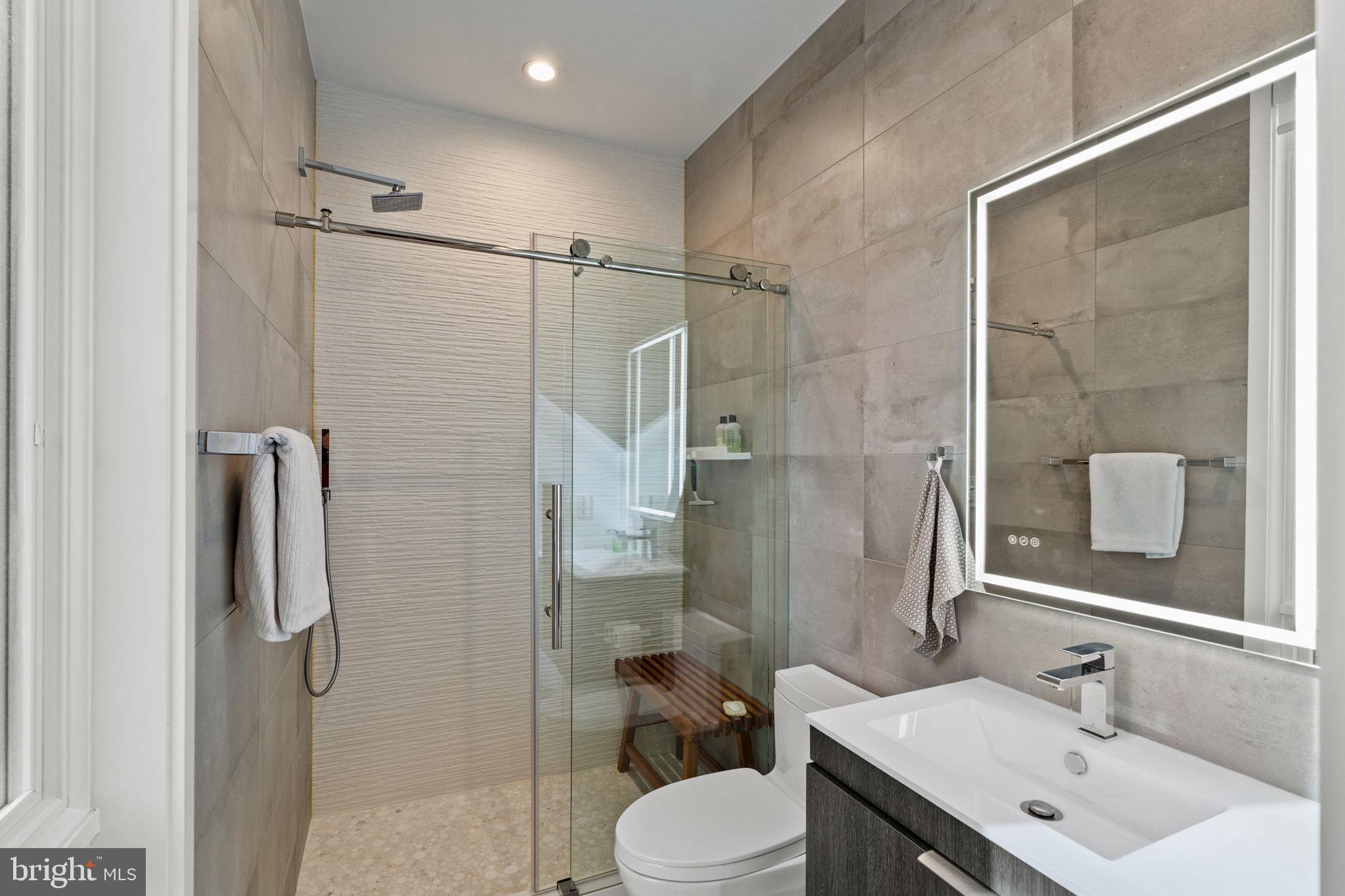 LOGAN SQUARE - Residential