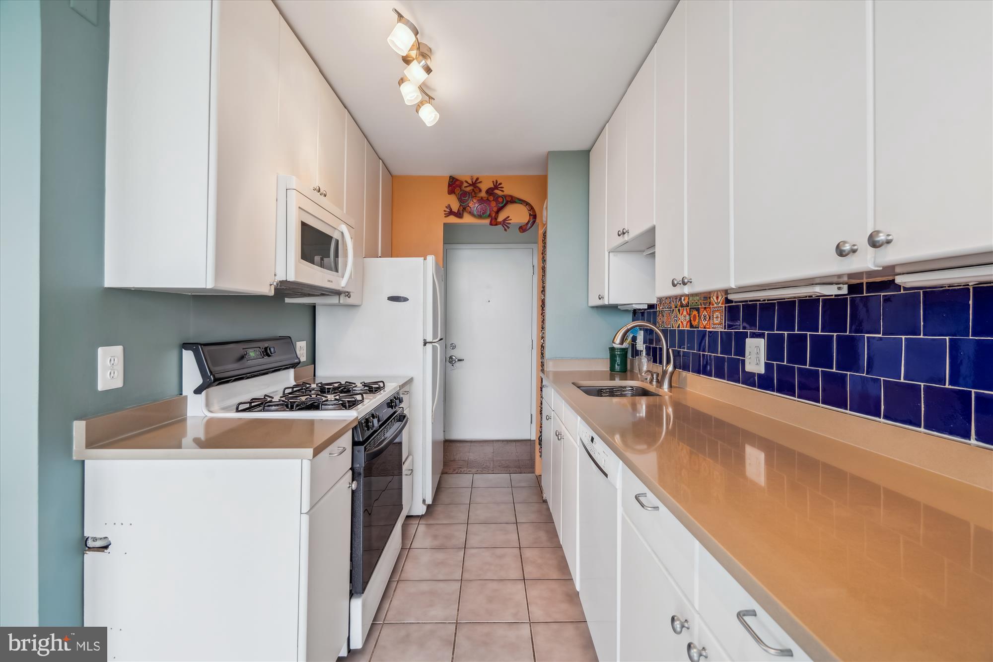 3333 UNIVERSITY BOULEVARD W 1102