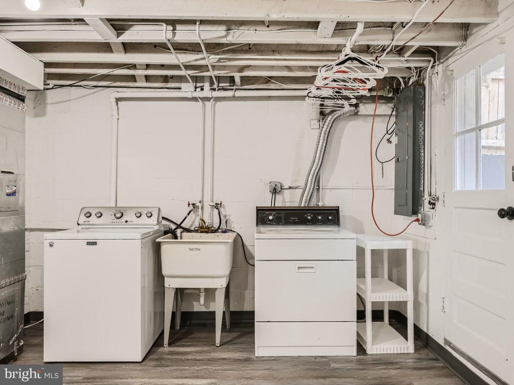 PERRING LOCH - Residential