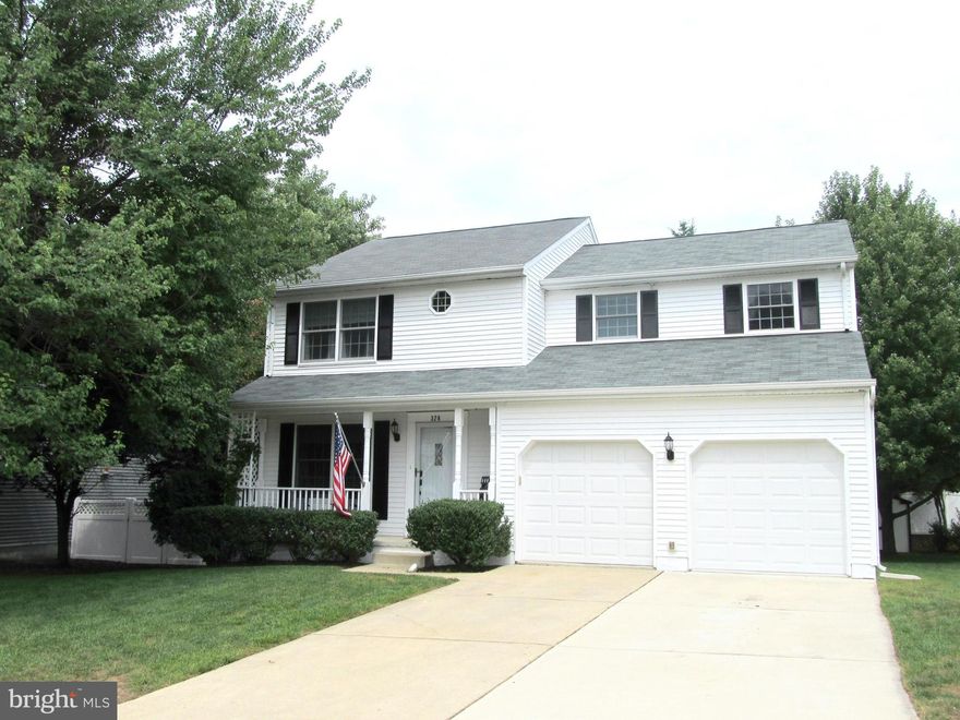 ABSOLUTELY STUNNING 4 Bedroom Colonial in Harting Farms! Over 2200 SF of living space!  Lots of surprises await you in this gourmet kitchen that will take your breath away!  Open floor plan perfect for entertaining!  Sunken family room w/ fireplace! 2nd master bath sep shower & bubble tub, dual sinks, granite counter!  2-zone heating/ac!  Comm pool,clubhouse,tot lot! Broadneck Schools!