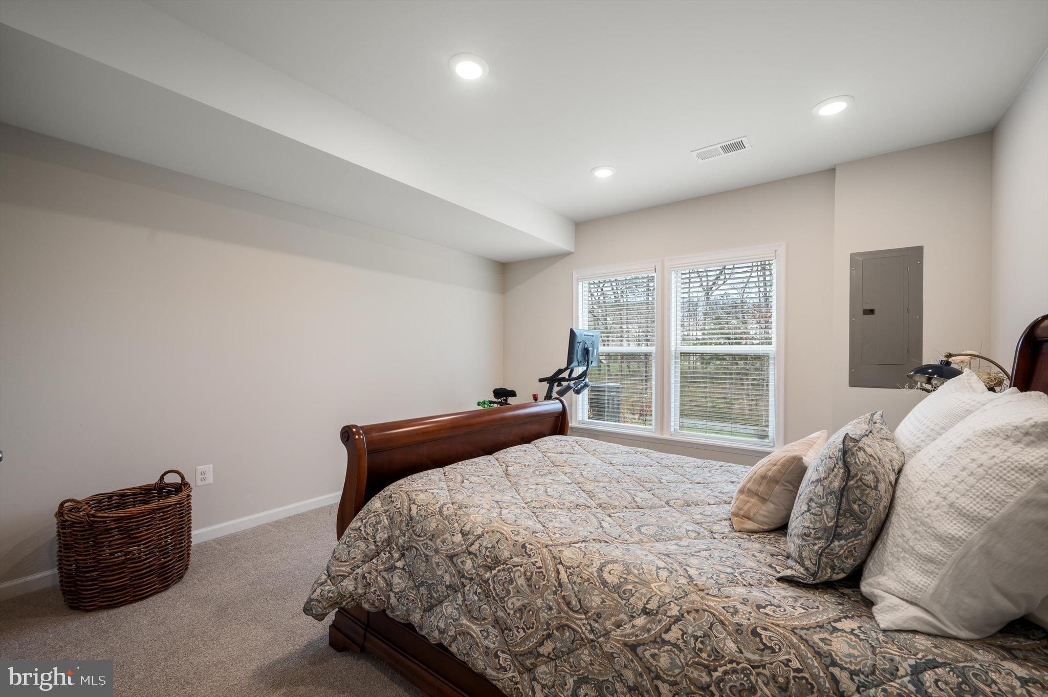 LEXINGTON 7 - Residential