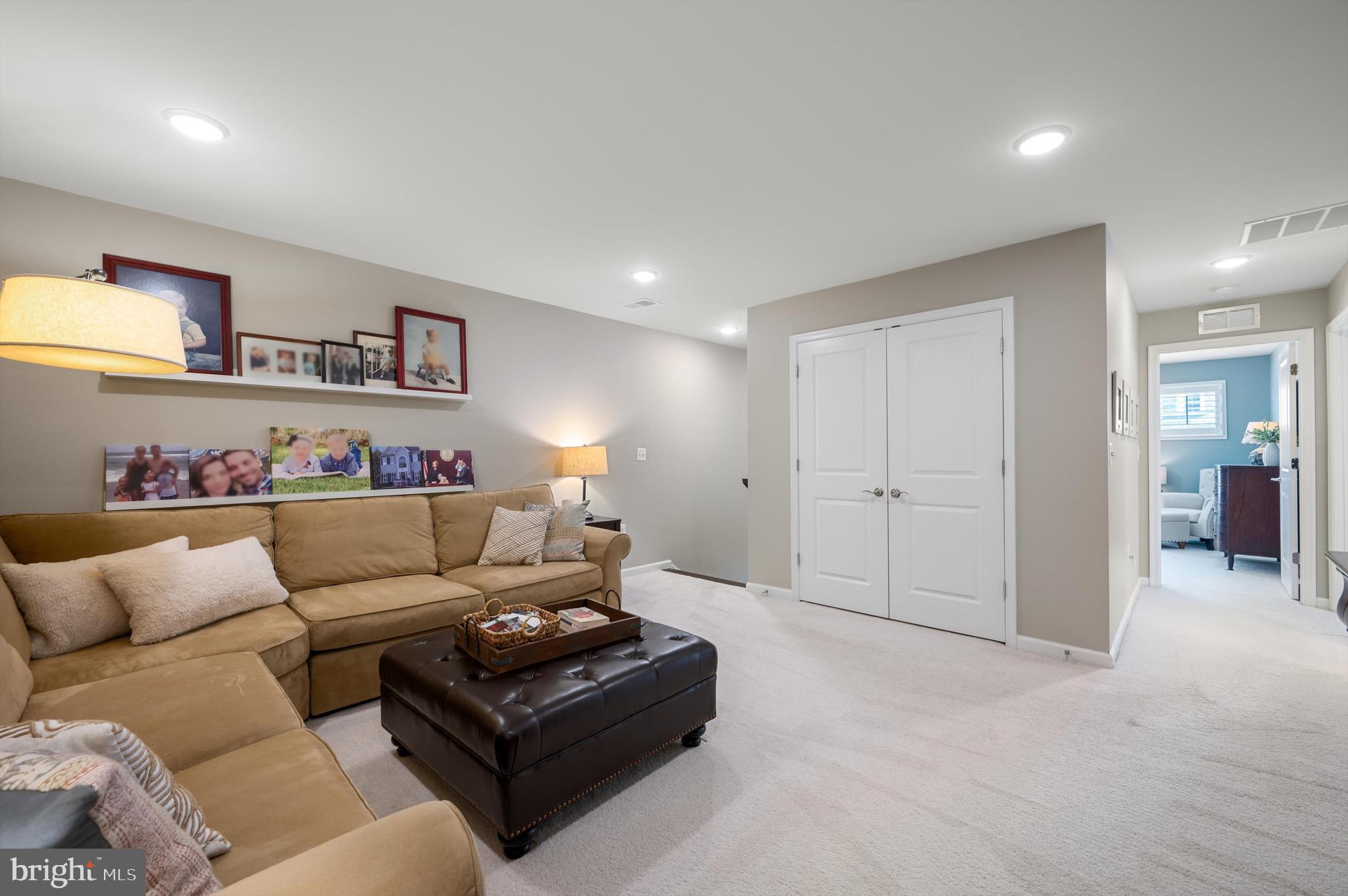 LEXINGTON 7 - Residential