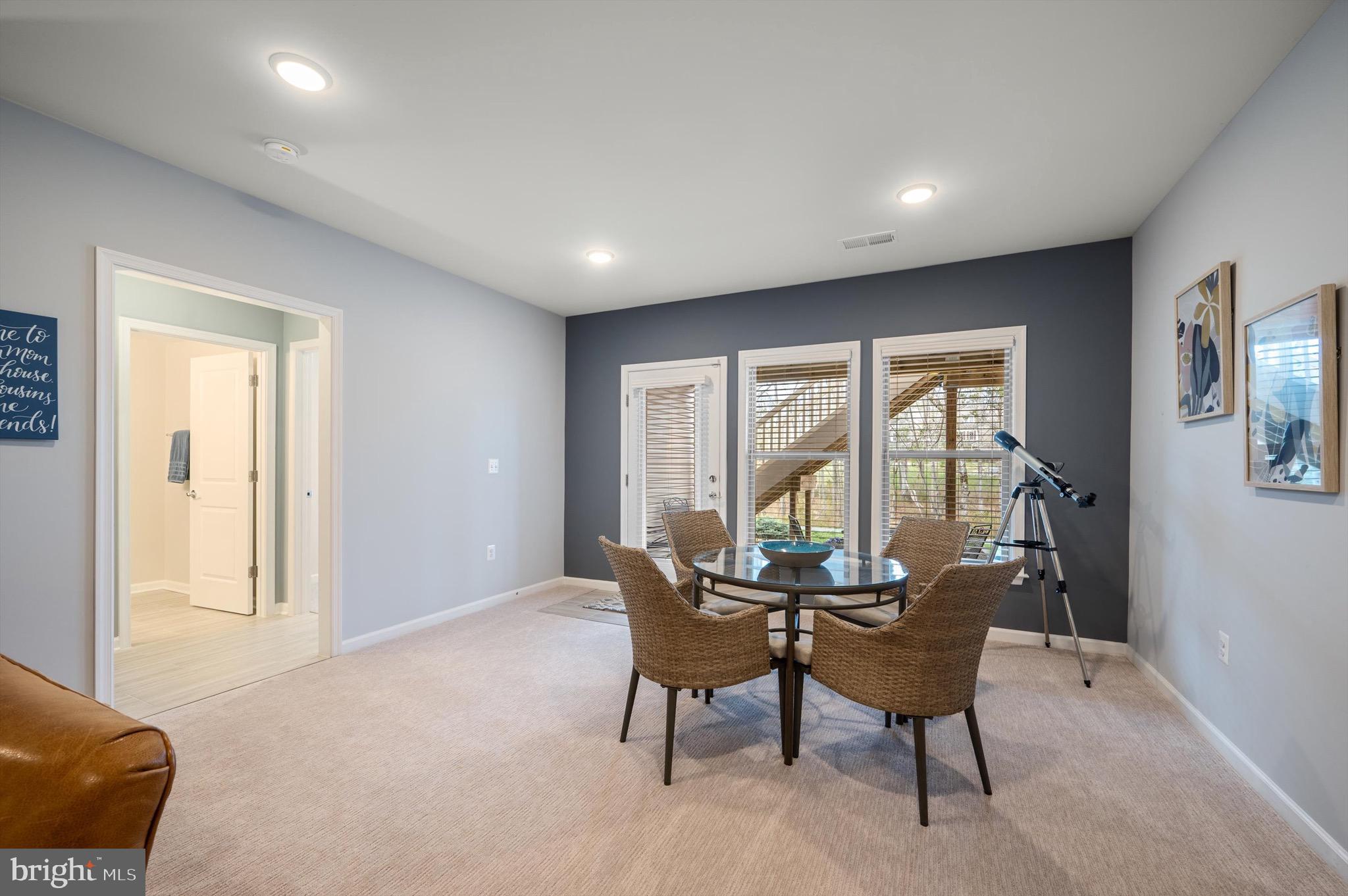 LEXINGTON 7 - Residential