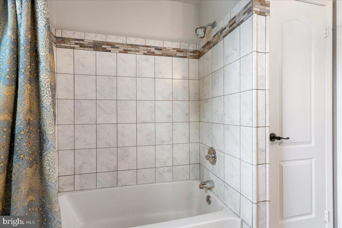 HAMPTON CHASE - Residential