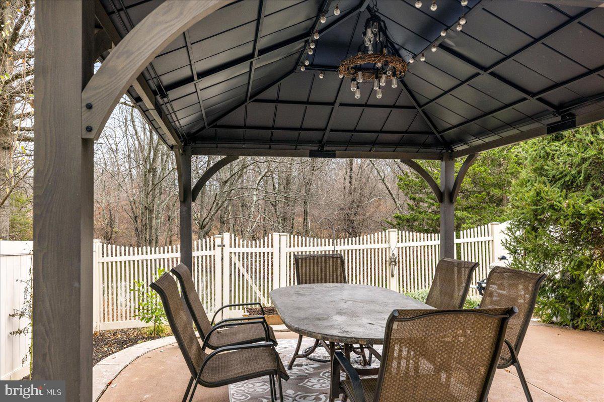 HAMPTON CHASE - Residential