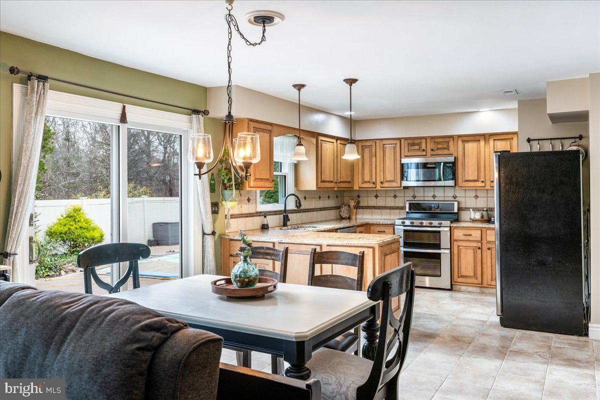 HAMPTON CHASE - Residential