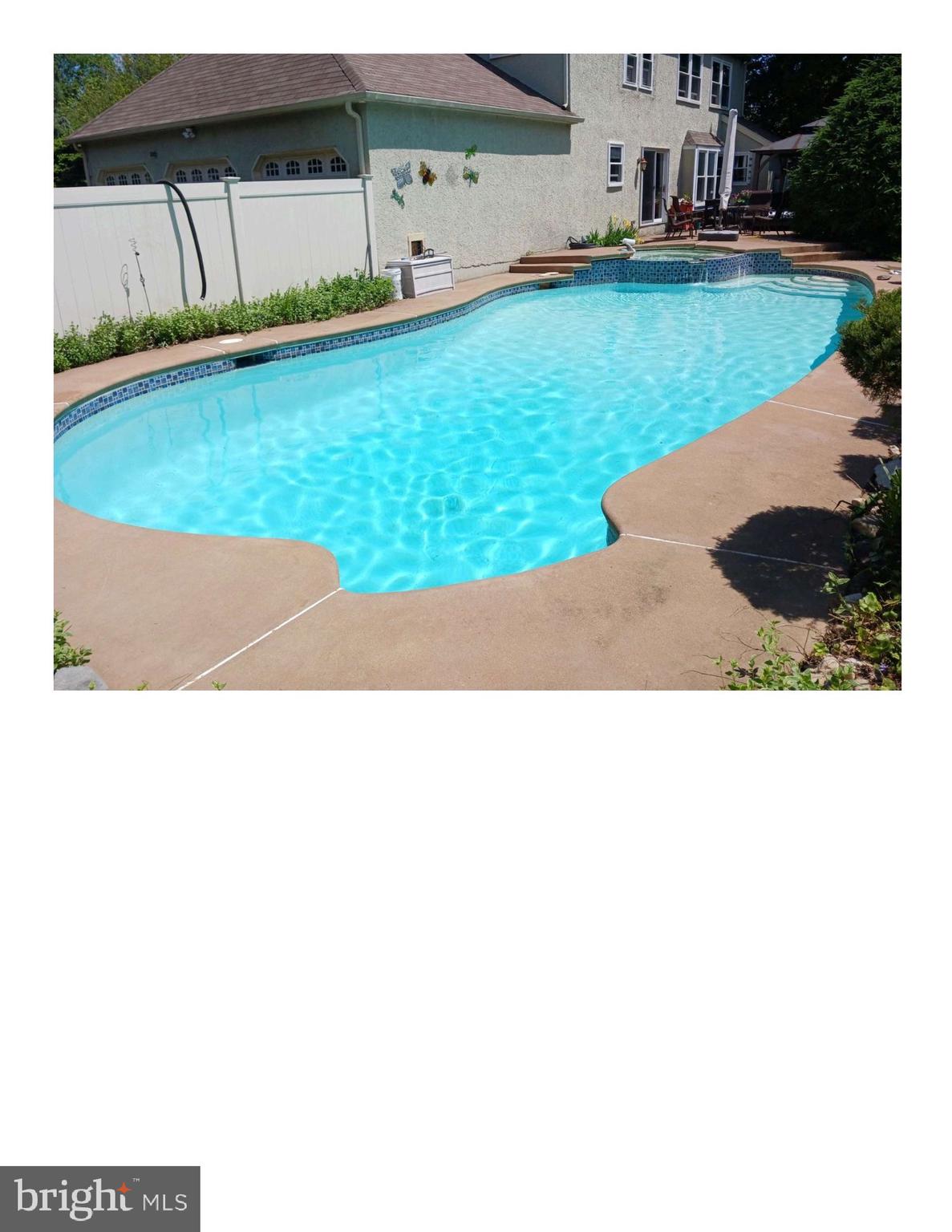 HAMPTON CHASE - Residential