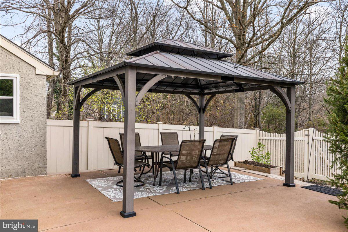 HAMPTON CHASE - Residential