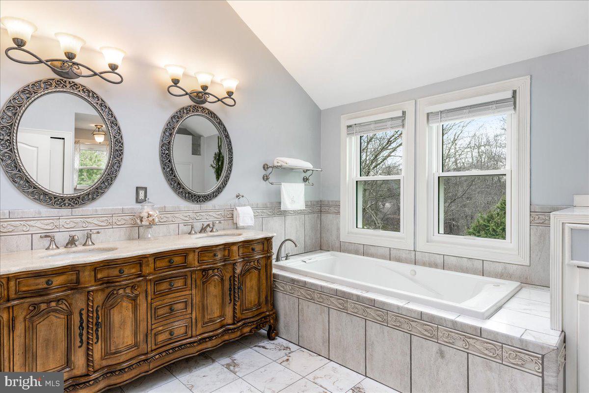 HAMPTON CHASE - Residential