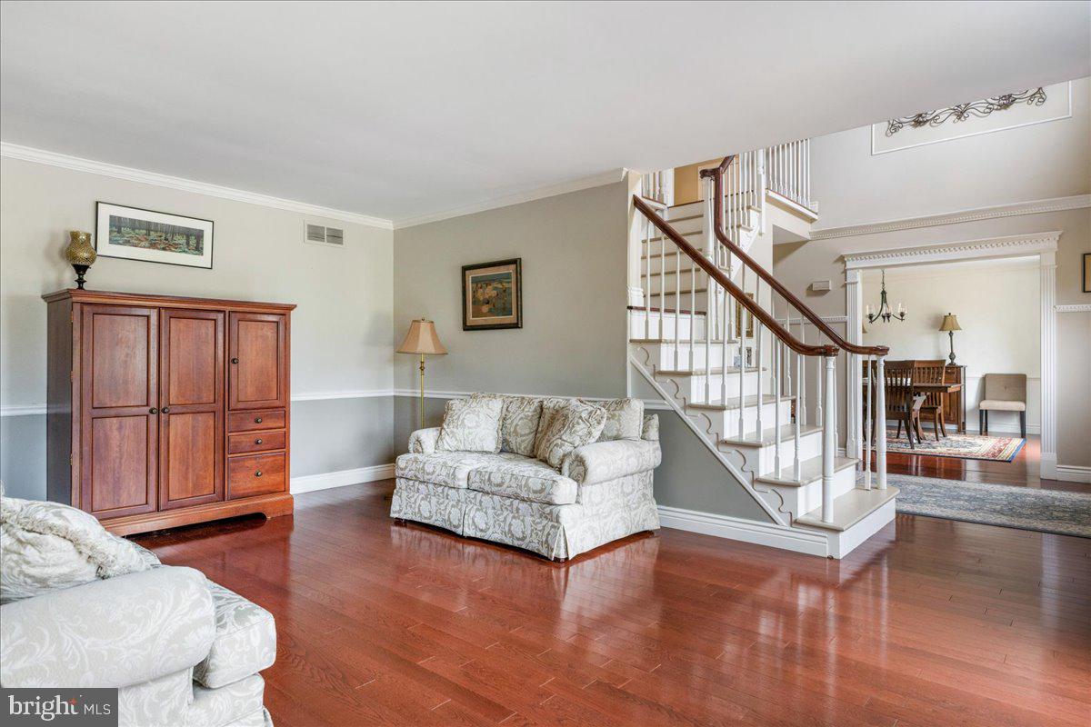 HAMPTON CHASE - Residential