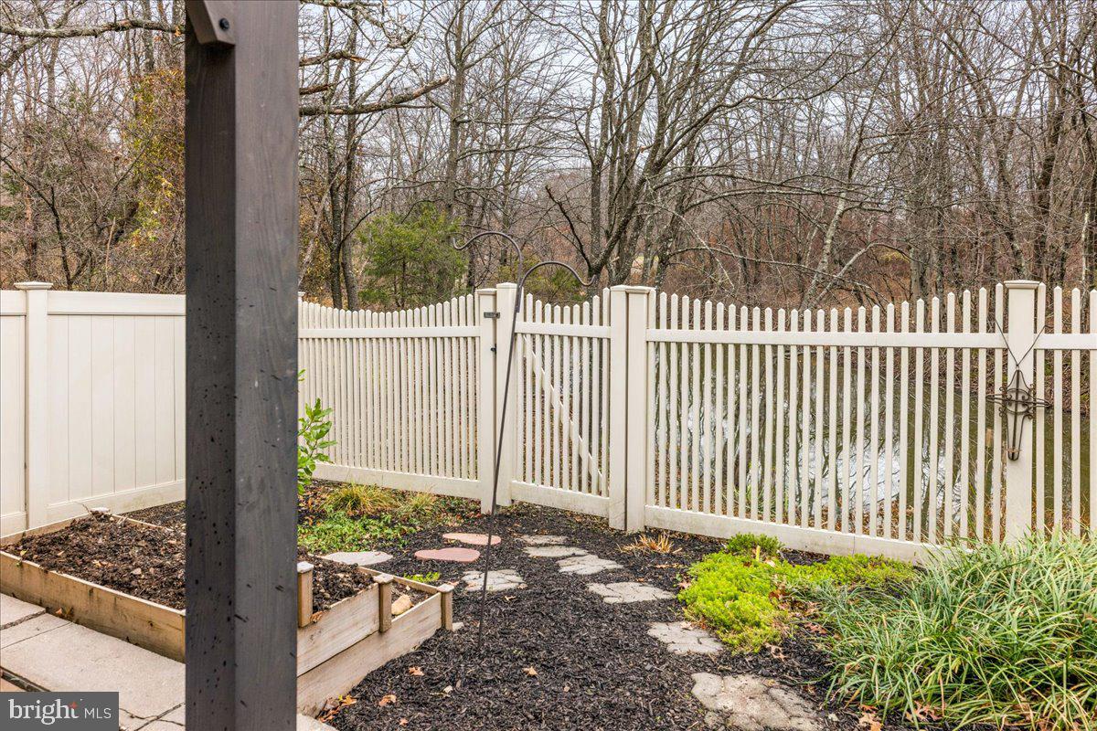 HAMPTON CHASE - Residential