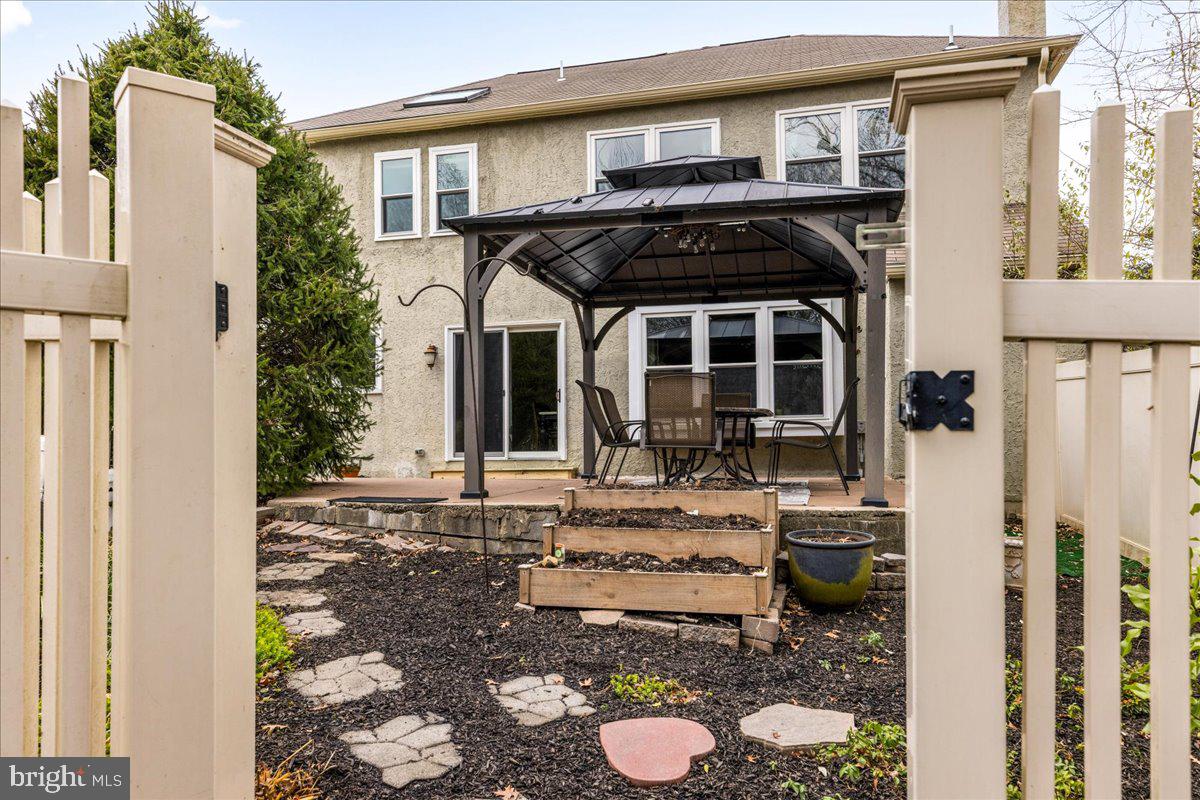 HAMPTON CHASE - Residential