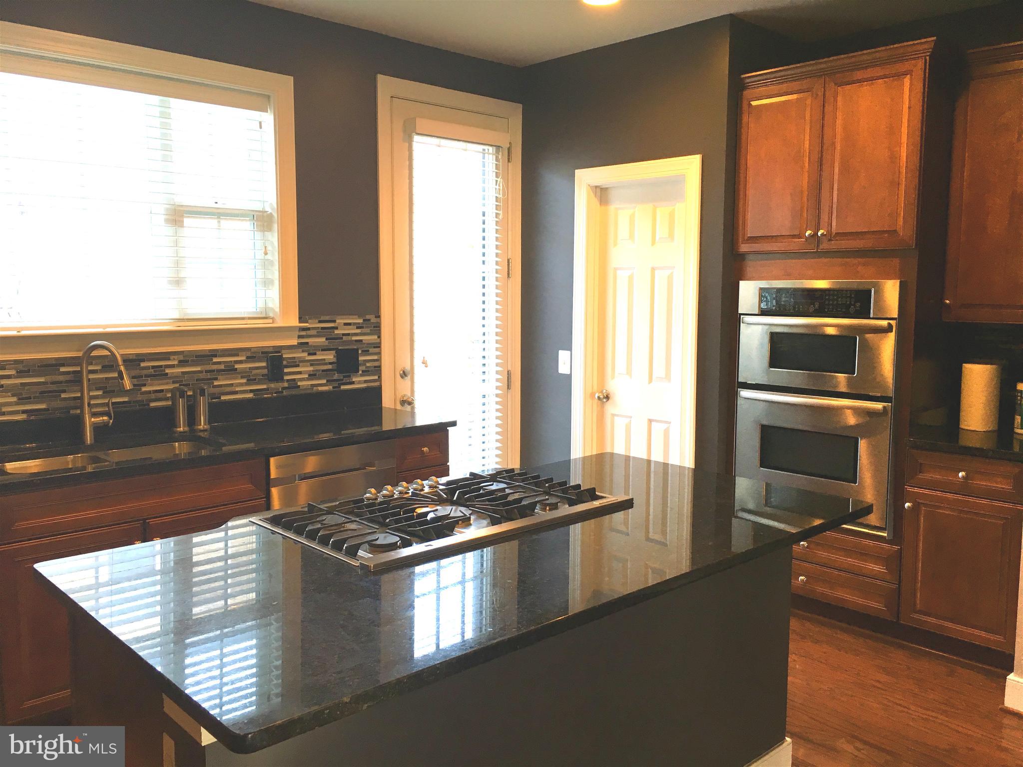 HUNTINGTON MEWS - Residential Lease