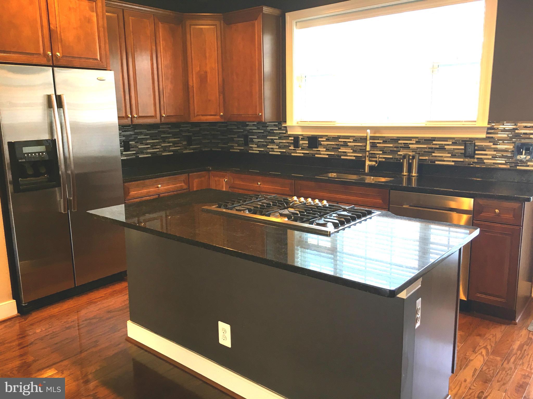 HUNTINGTON MEWS - Residential Lease