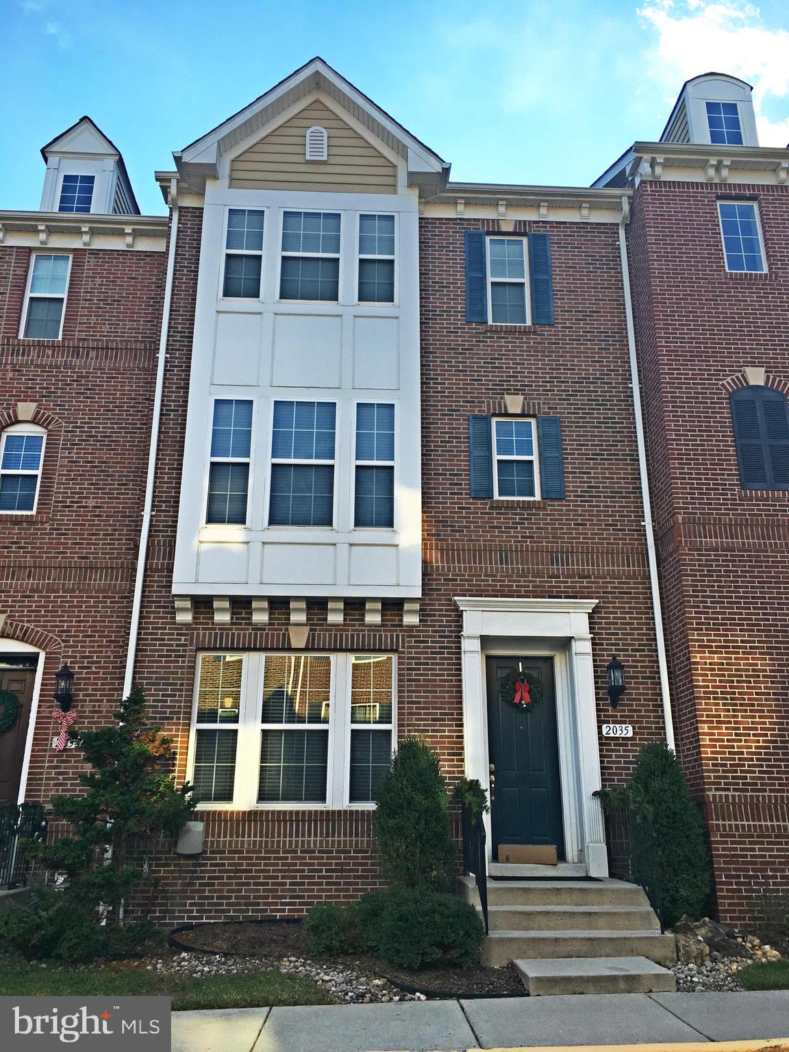 HUNTINGTON MEWS - Residential Lease