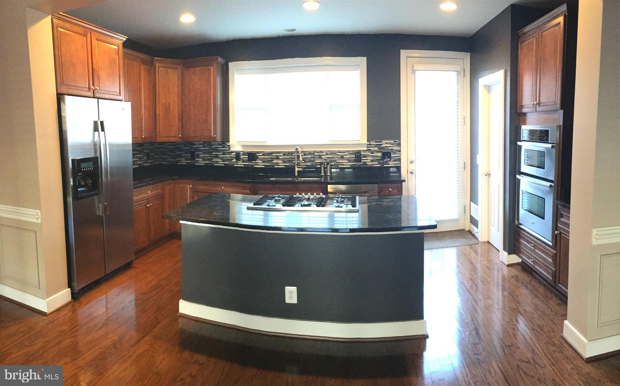 HUNTINGTON MEWS - Residential Lease