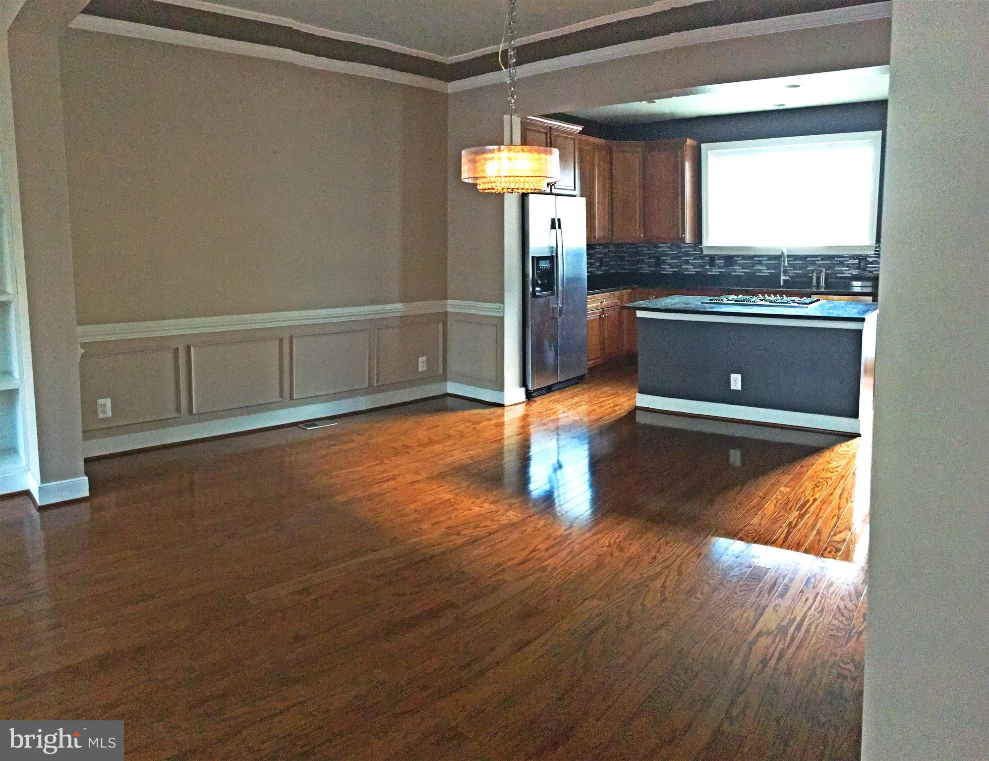 HUNTINGTON MEWS - Residential Lease