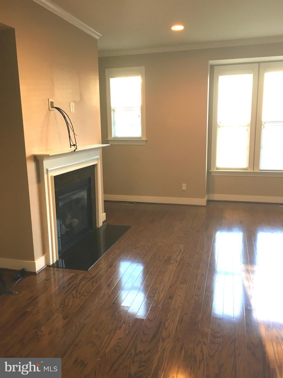 HUNTINGTON MEWS - Residential Lease