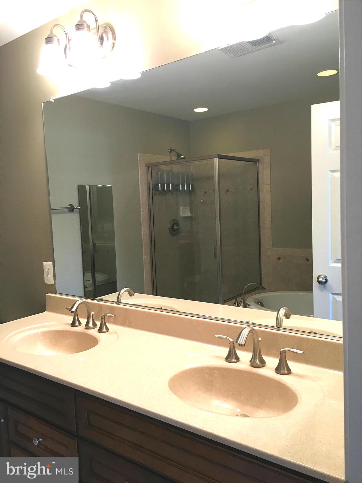 HUNTINGTON MEWS - Residential Lease