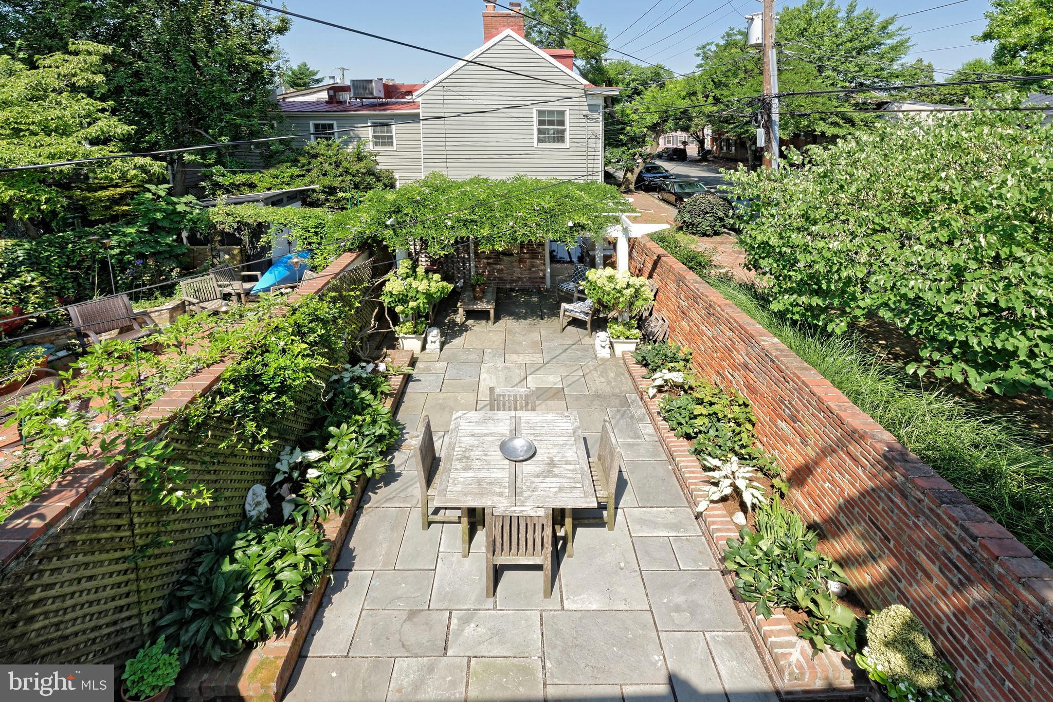 OLD TOWN ALEXANDRIA - Residential