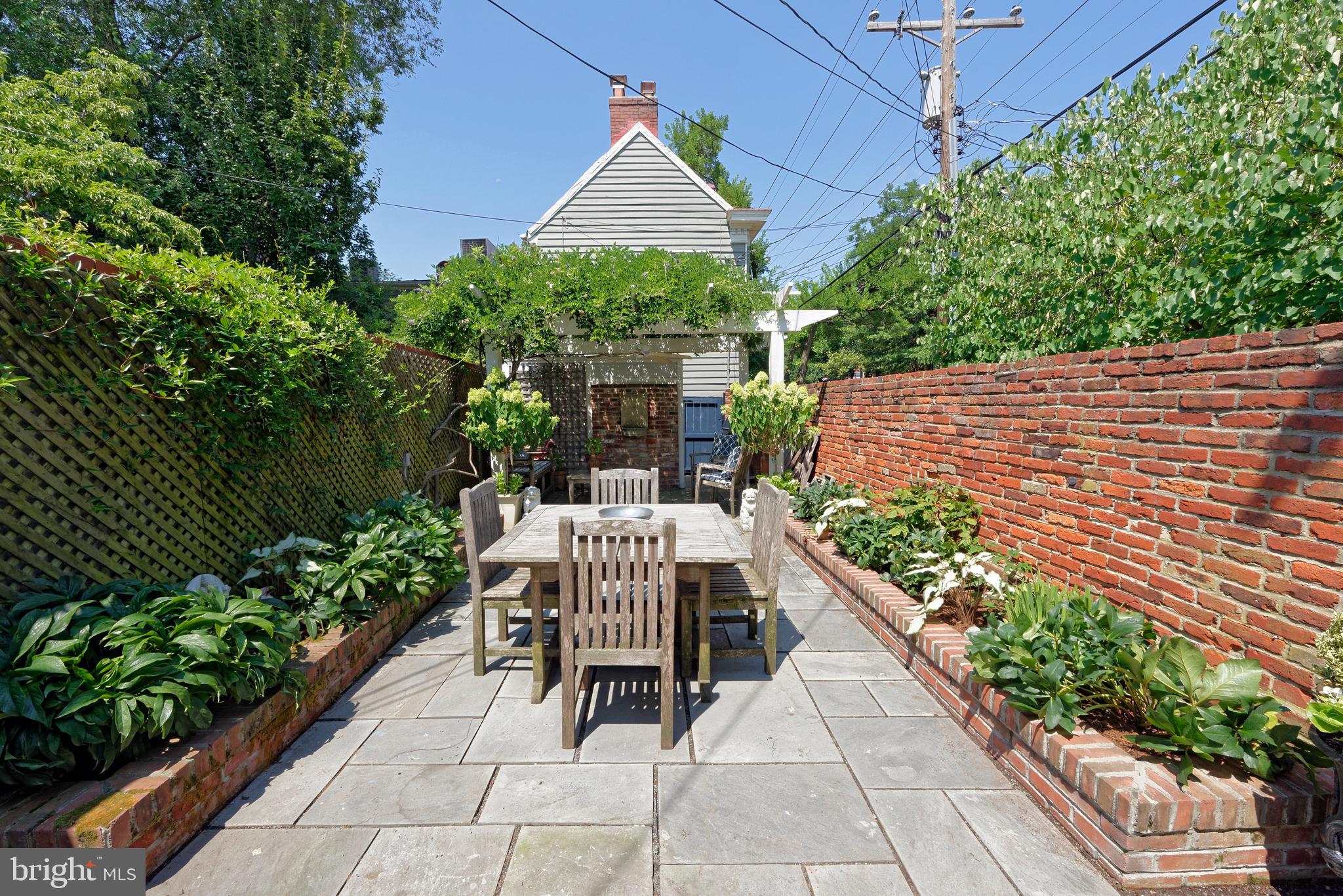 OLD TOWN ALEXANDRIA - Residential