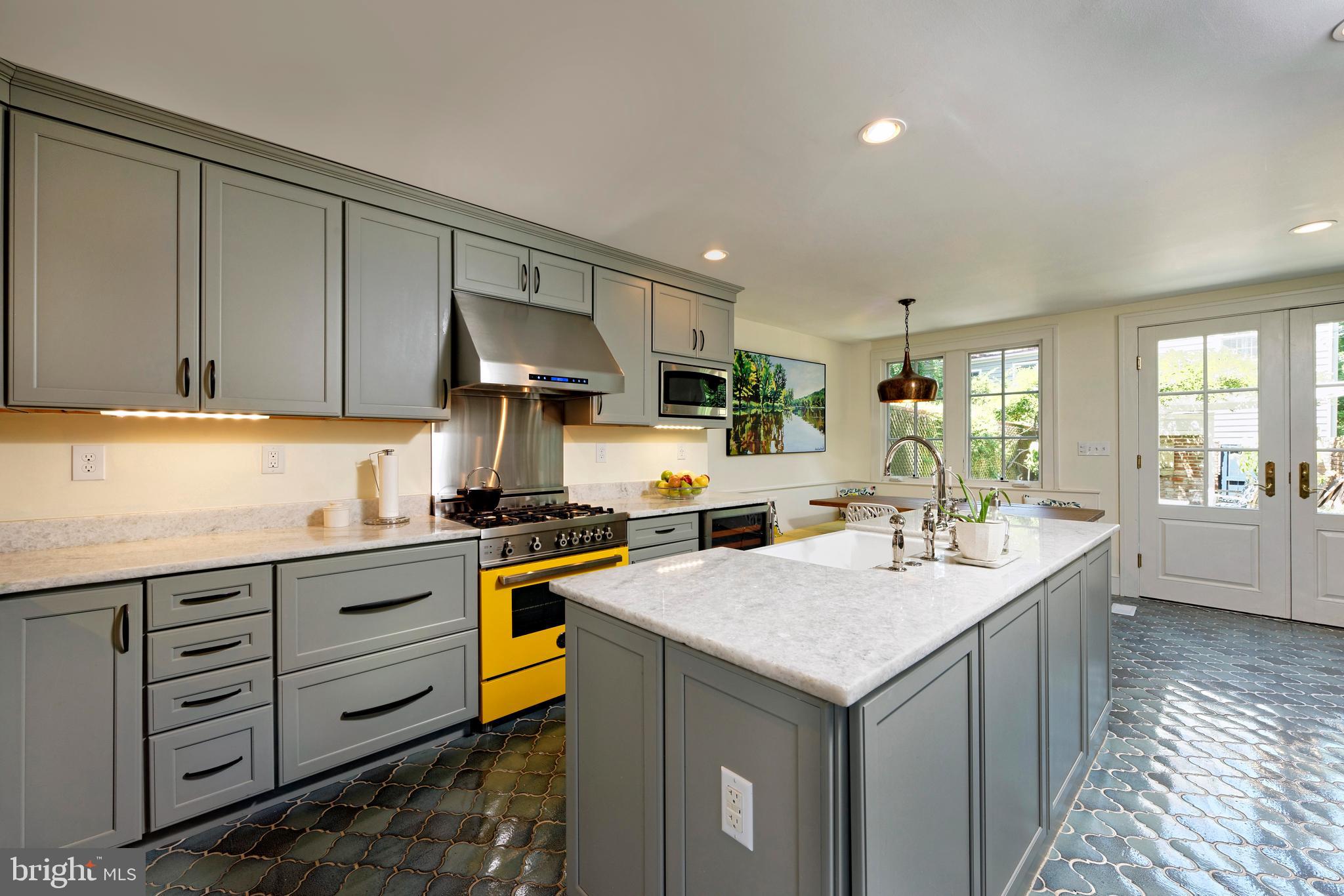 OLD TOWN ALEXANDRIA - Residential