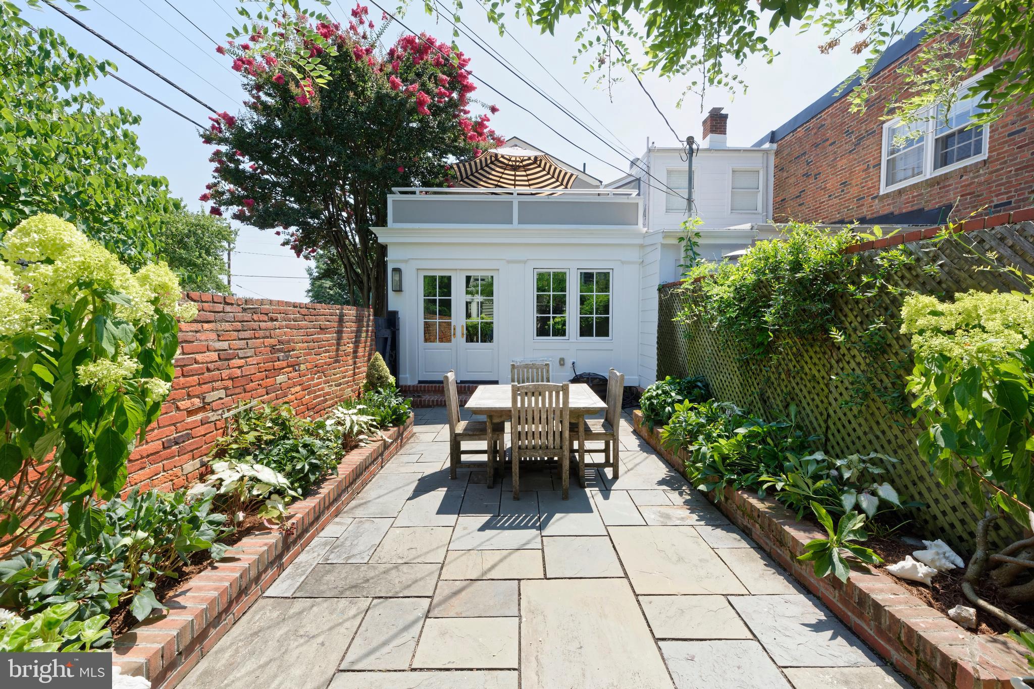 OLD TOWN ALEXANDRIA - Residential