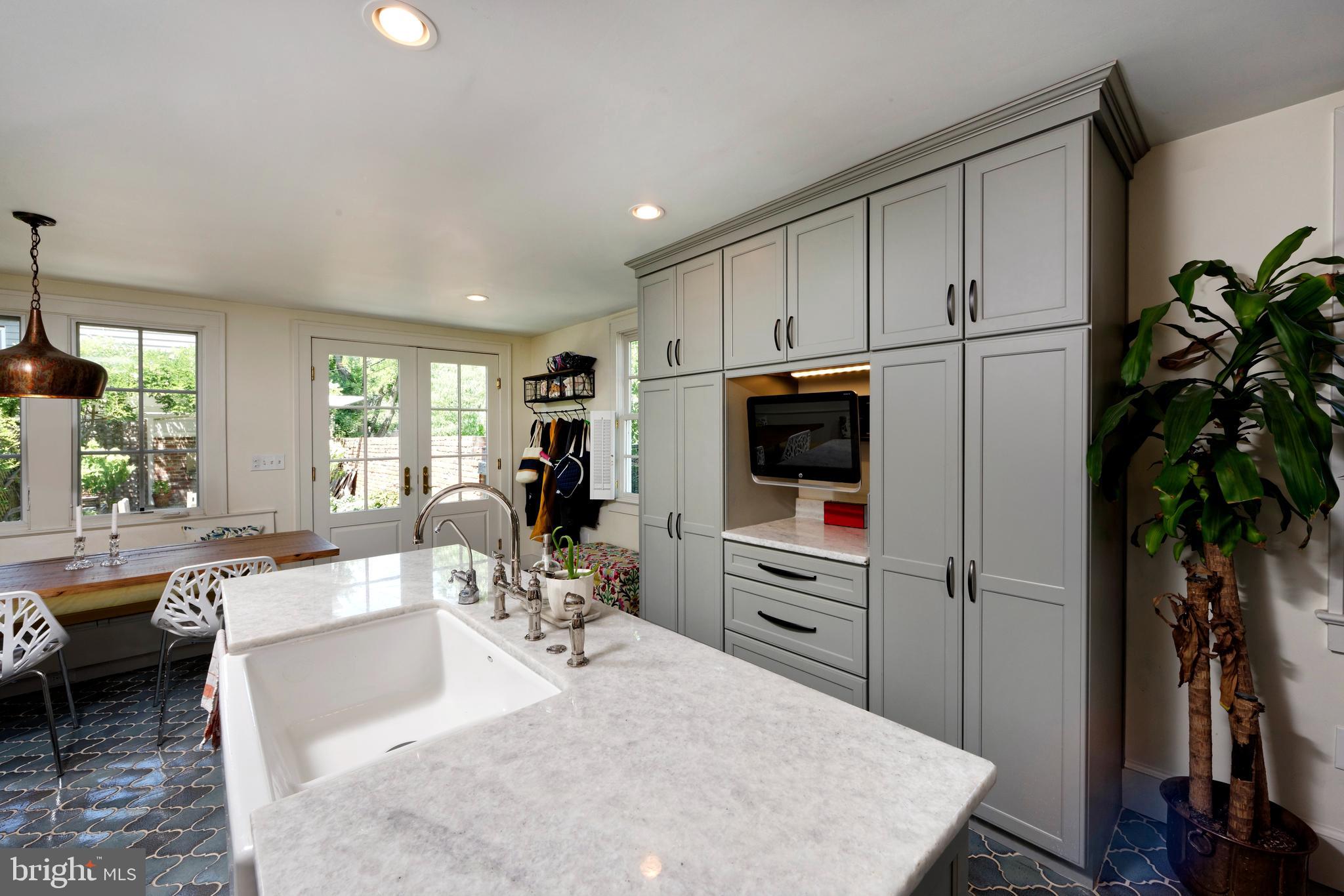 OLD TOWN ALEXANDRIA - Residential